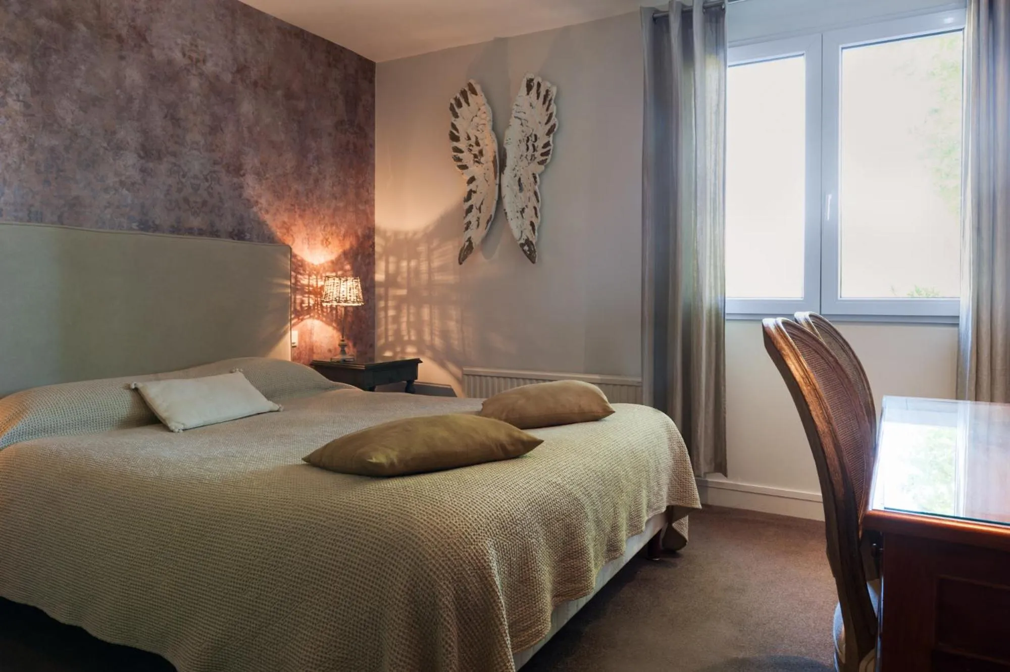 Bed in The Originals City, Hôtel La Cour Carrée, EU