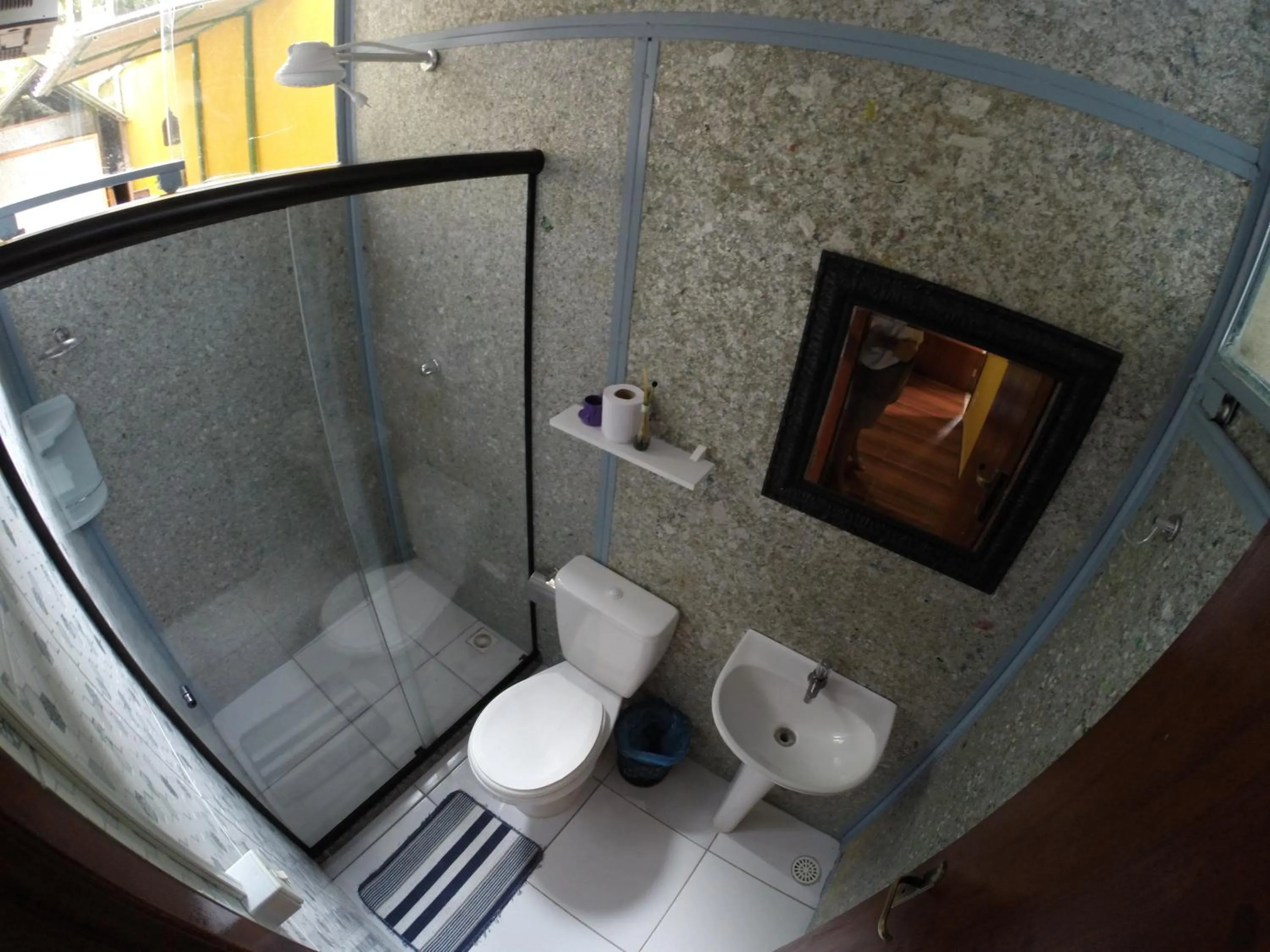 Shower in Hostel MPB Ilha Grande