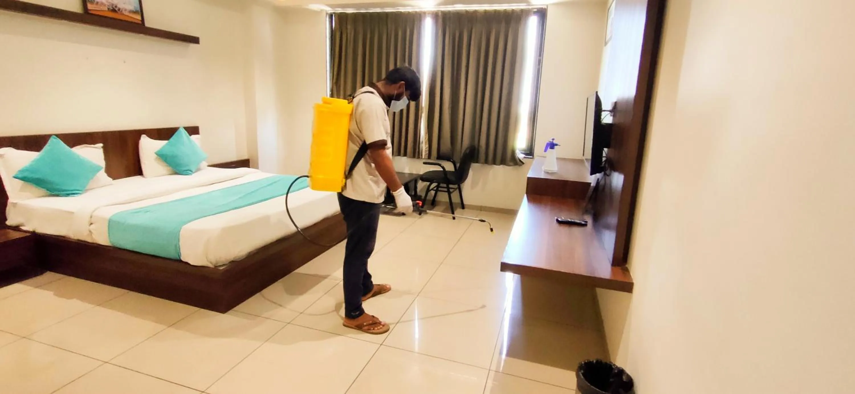 Staff, Bed in Hotel Sparsh Inn - Chandkheda