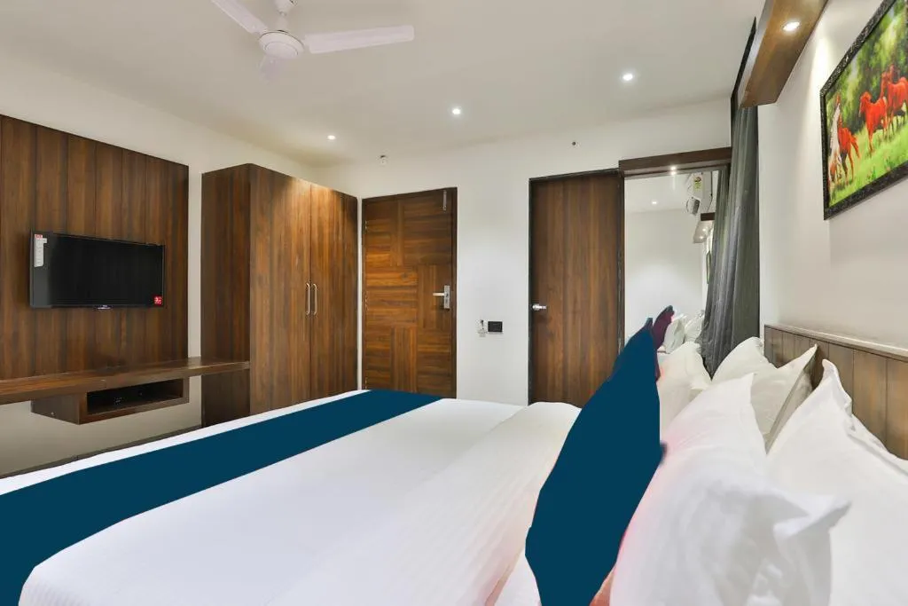 Photo of the whole room, Bed in Hotel Sparsh Inn - Chandkheda