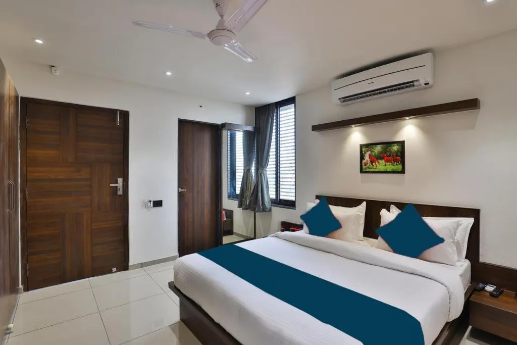 Photo of the whole room, Bed in Hotel Sparsh Inn - Chandkheda