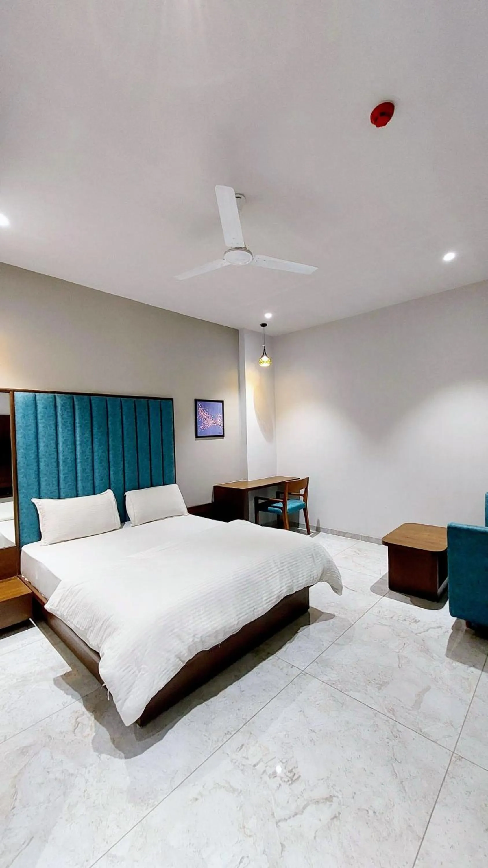 Bedroom, Bed in Hotel Sparsh Inn - Chandkheda