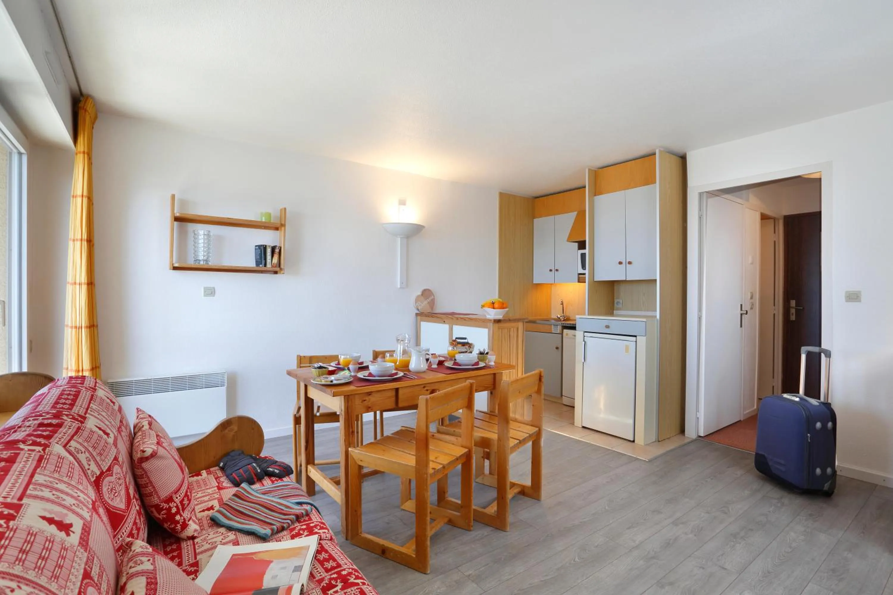 Photo of the whole room in Les Balcons Du Soleil