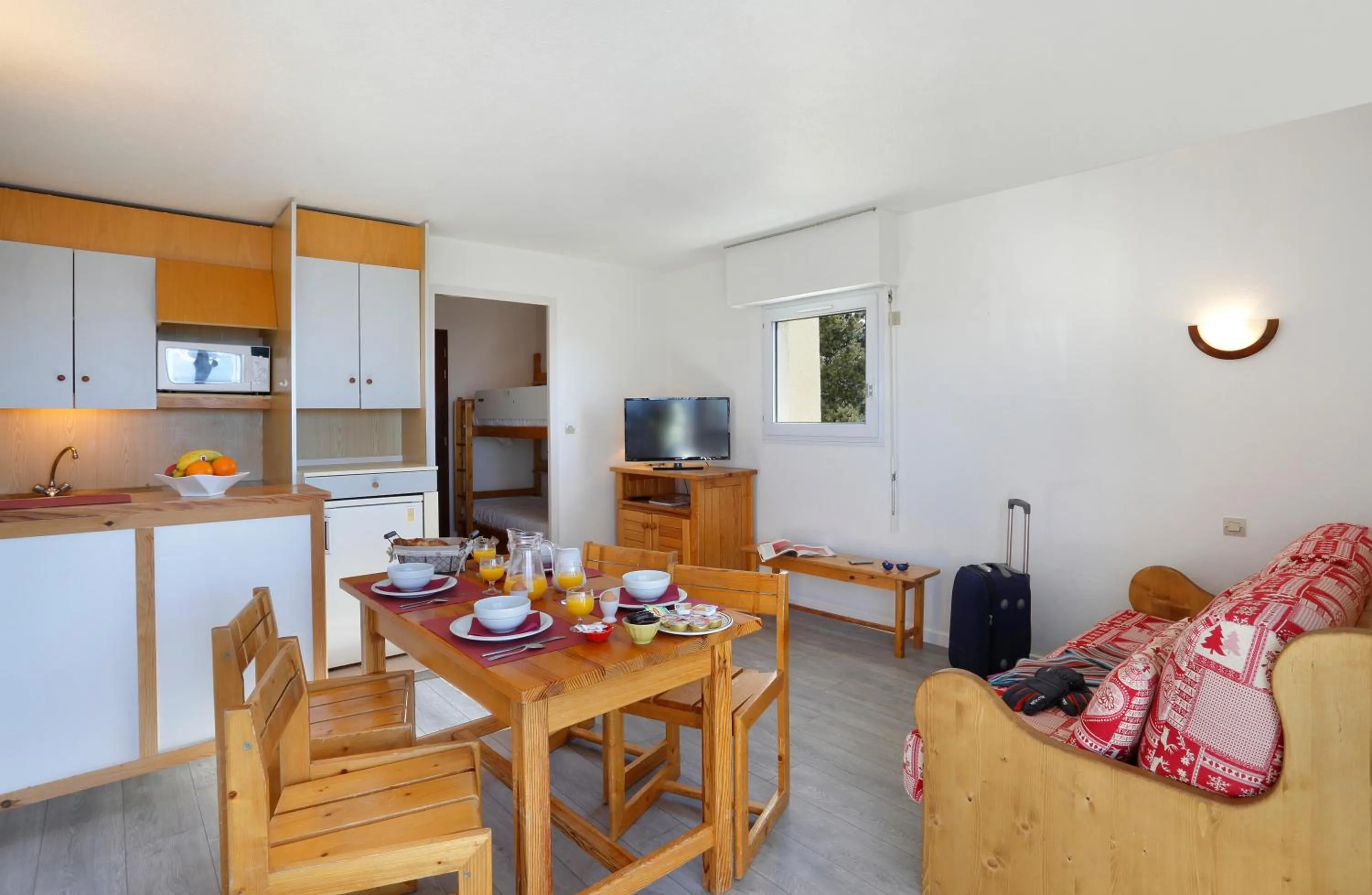 Photo of the whole room in Les Balcons Du Soleil