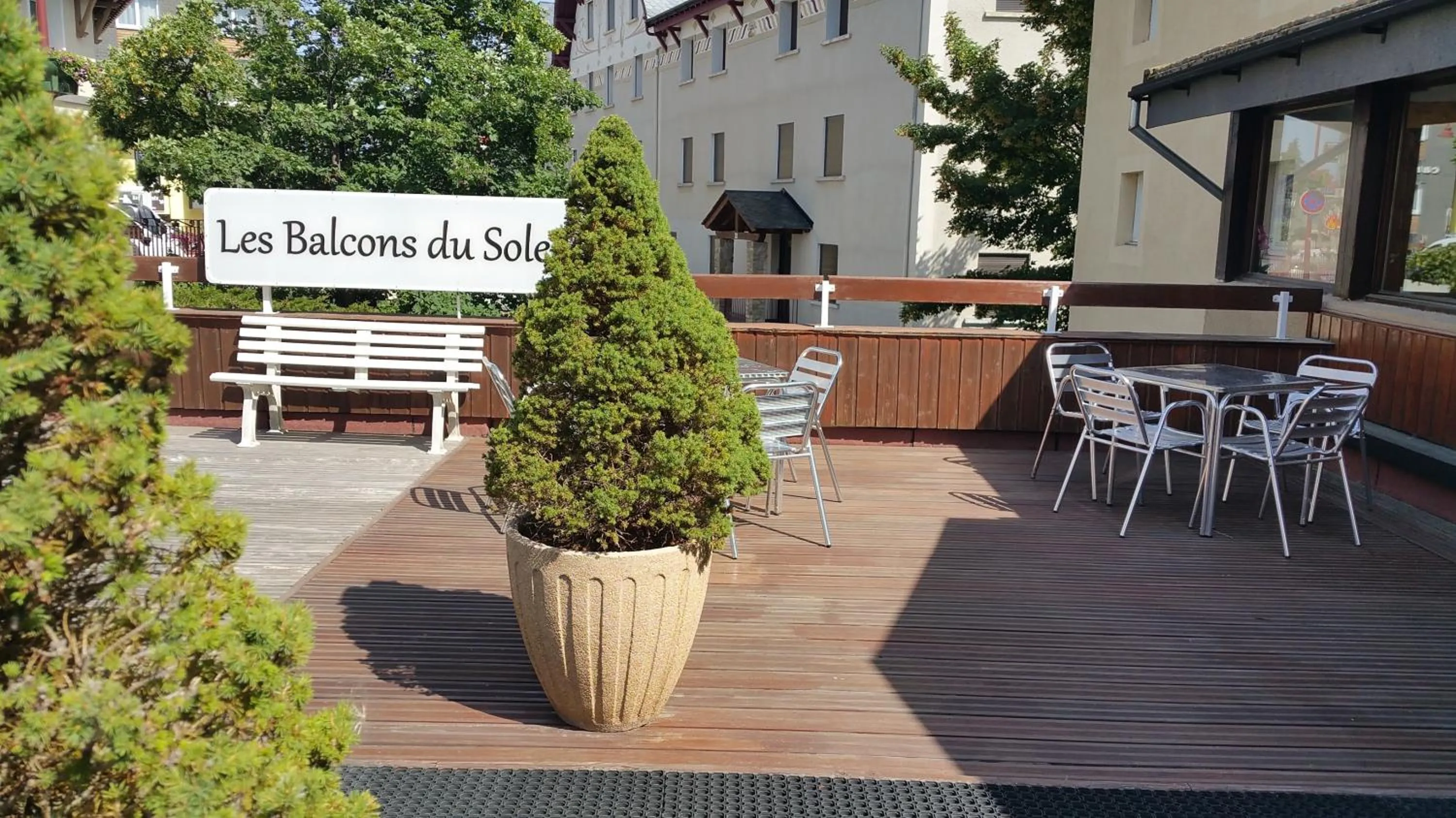 Facade/entrance in Les Balcons Du Soleil