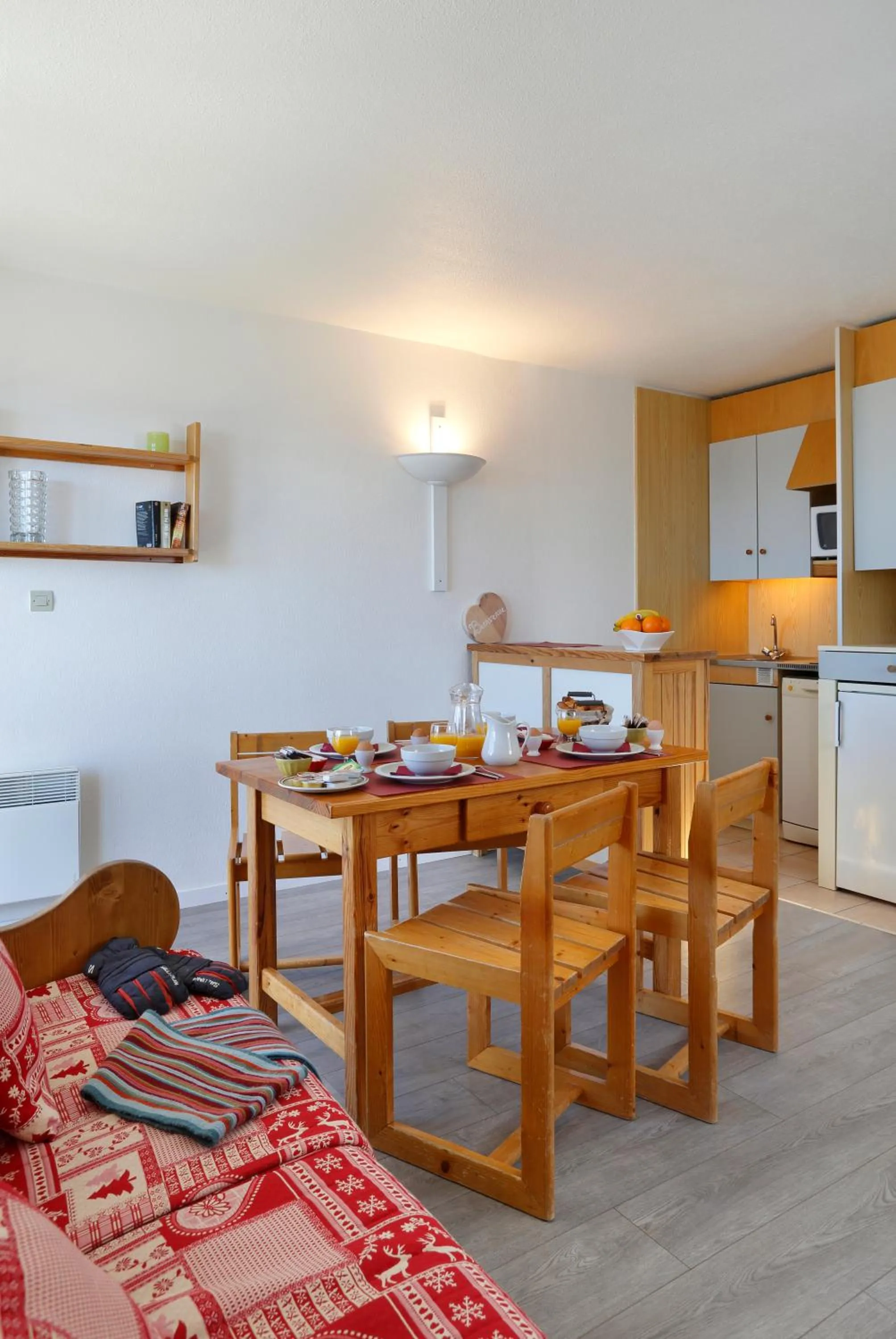 Photo of the whole room in Les Balcons Du Soleil