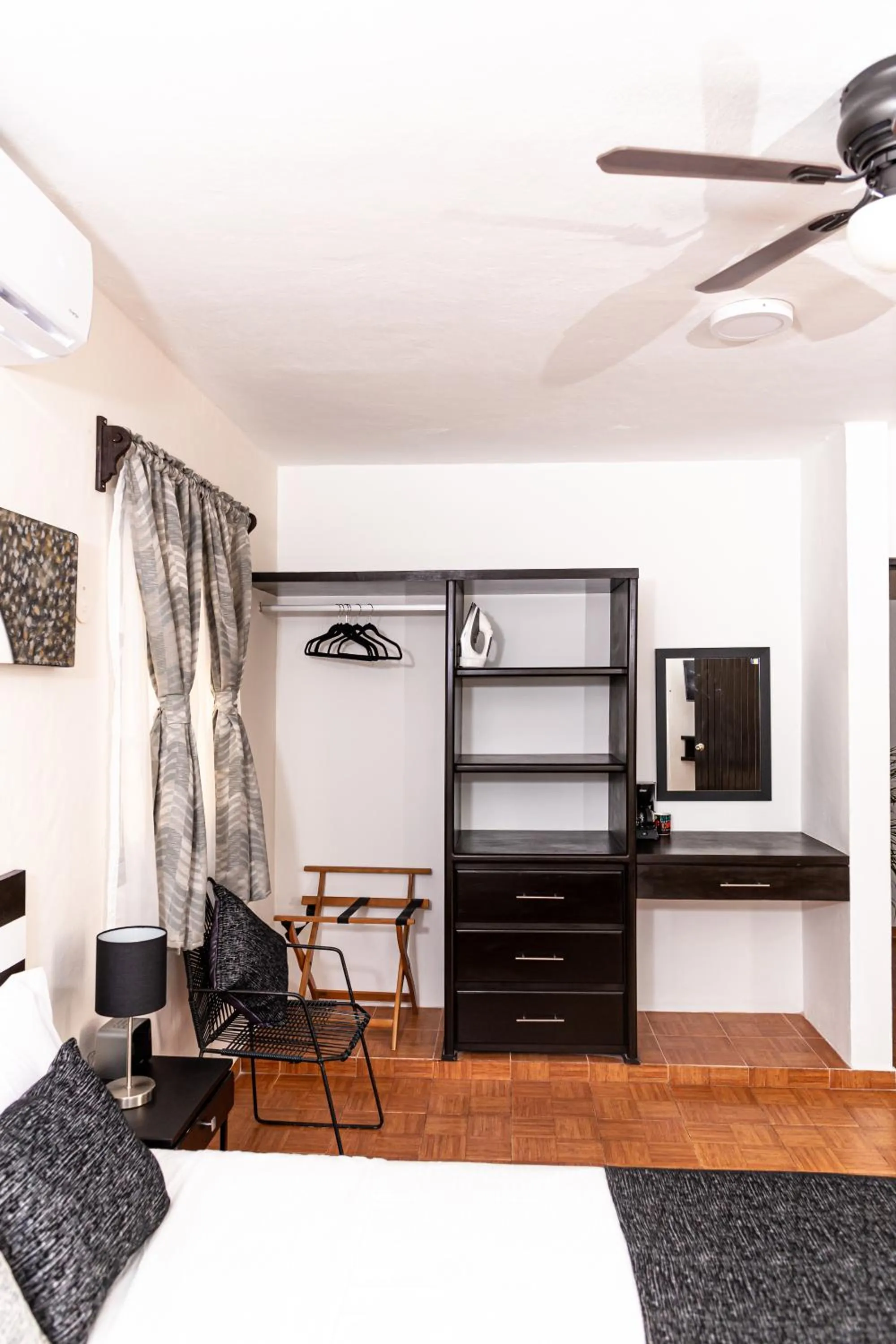 Seating area in Santa Fe Studios And Suites