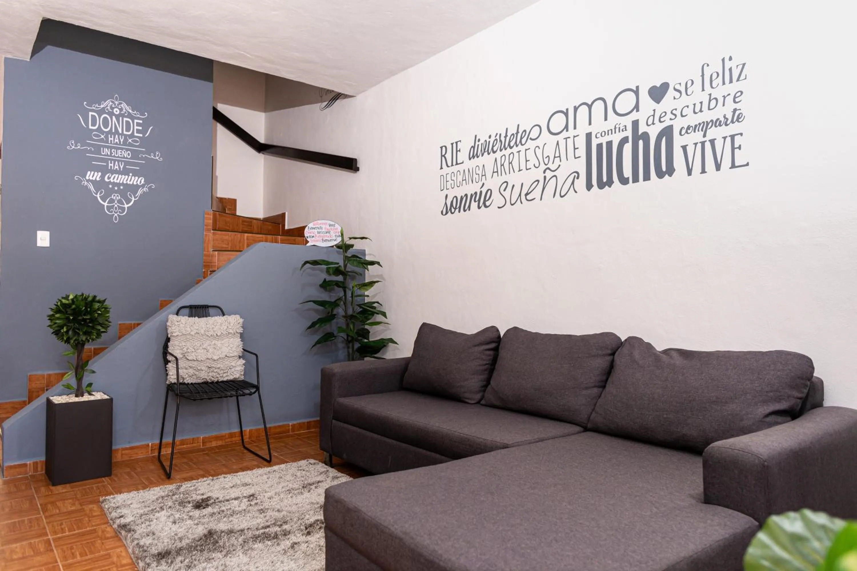 Lobby or reception in Santa Fe Studios And Suites