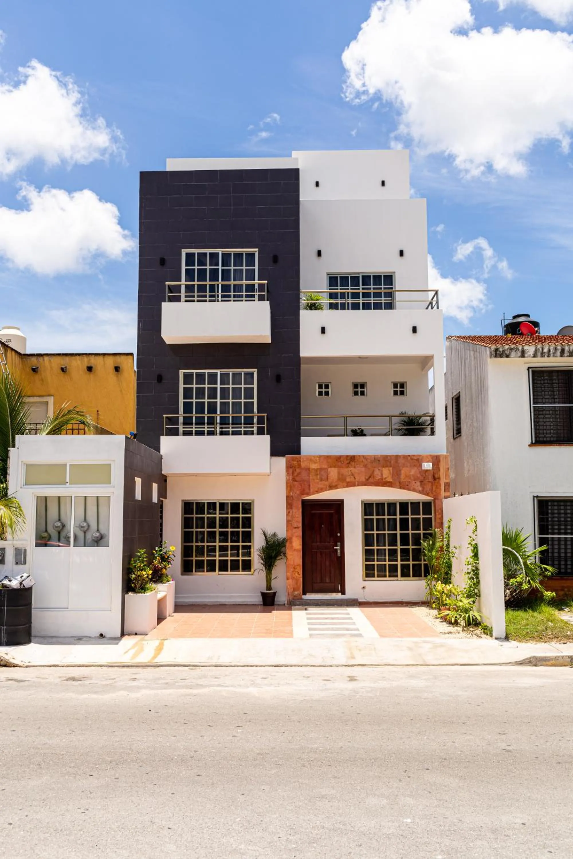 Property building in Santa Fe Studios And Suites