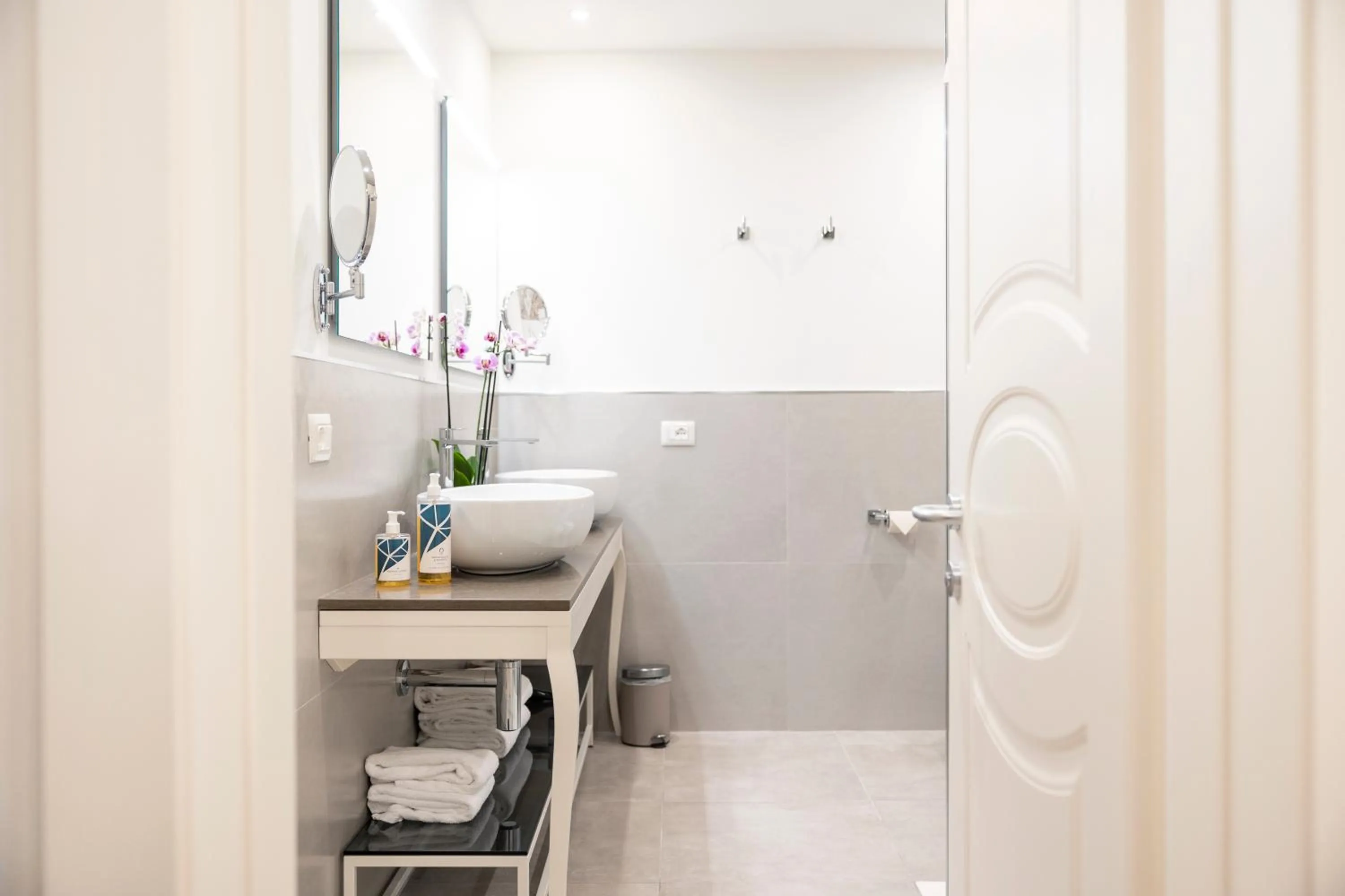 Shower in Hotel La Caporala