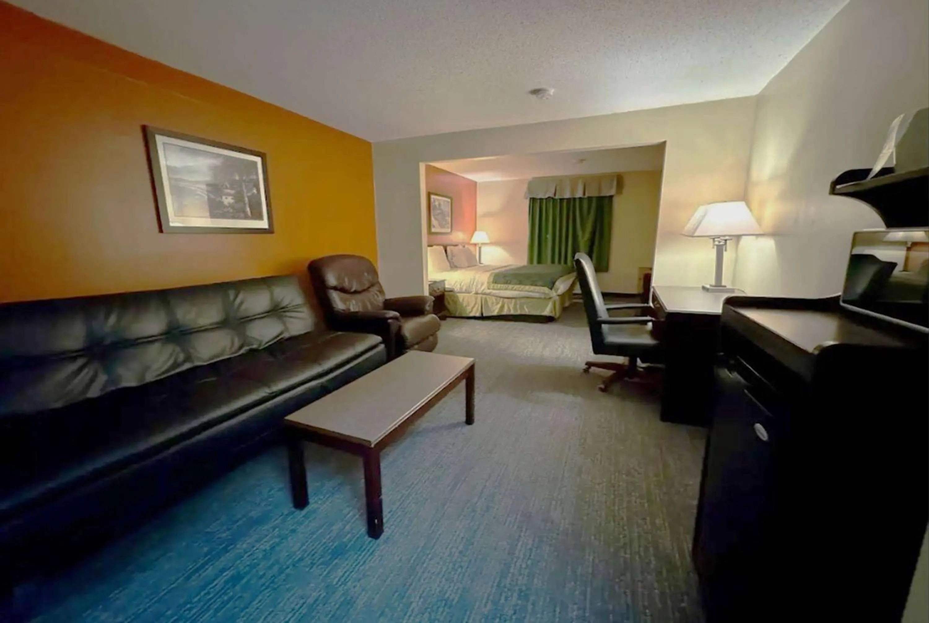 Photo of the whole room in Baymont by Wyndham Mason