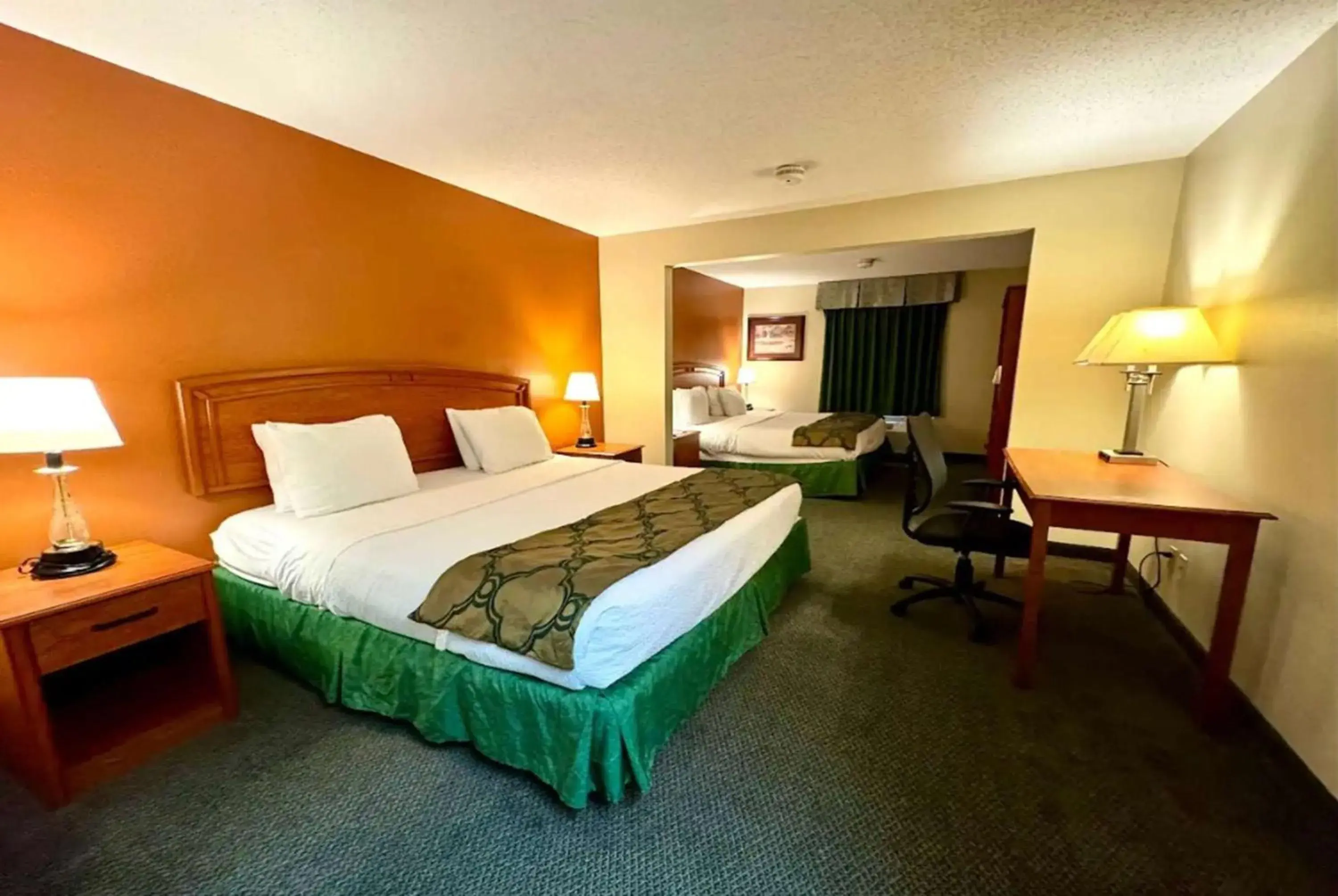 Photo of the whole room, Bed in Baymont by Wyndham Mason Photo of the whole room, Bed in Baymont by Wyndham Mason