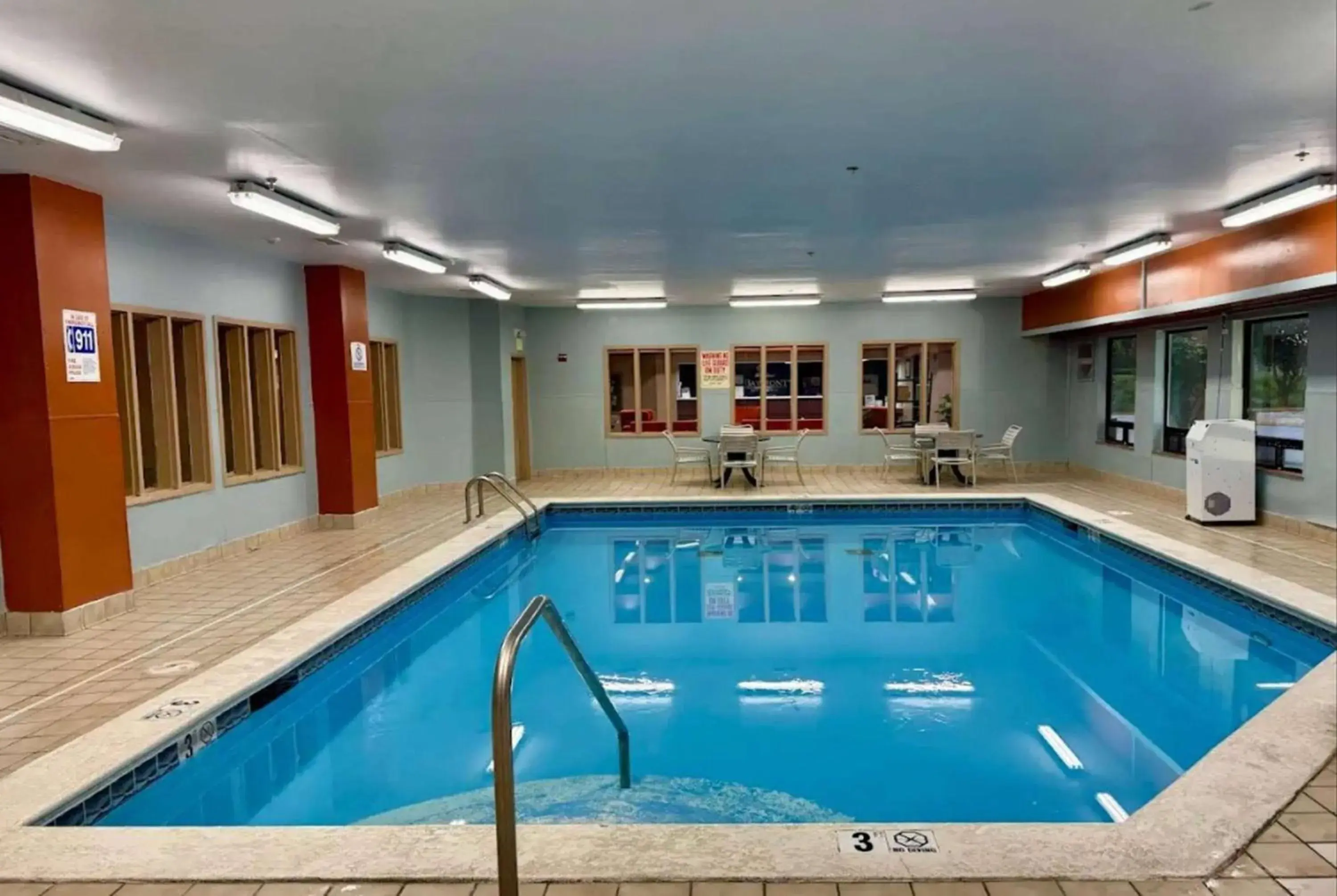 Pool view in Baymont by Wyndham Mason Pool view in Baymont by Wyndham Mason