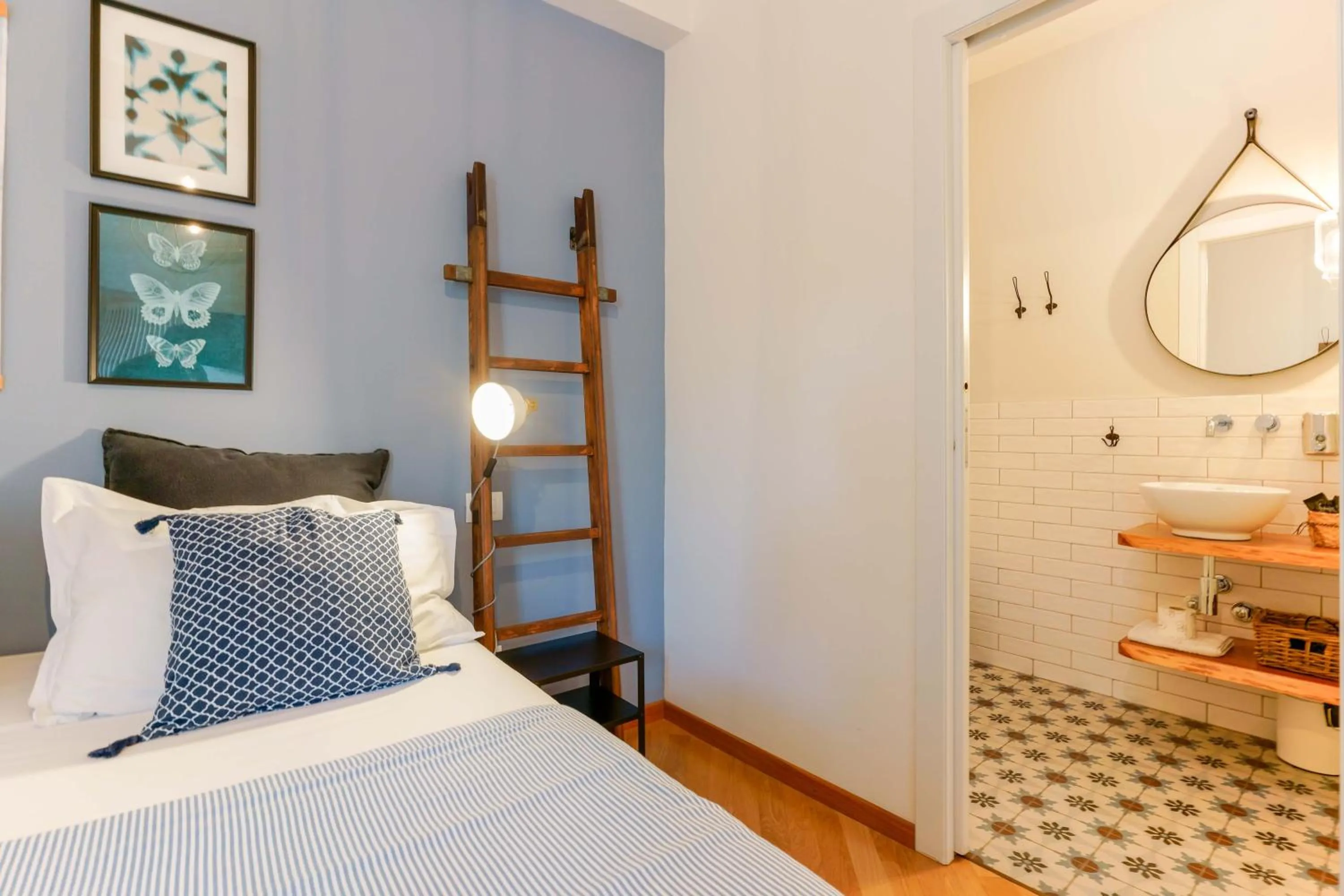 Photo of the whole room, Bed in B&B Il Viaggio Bologna