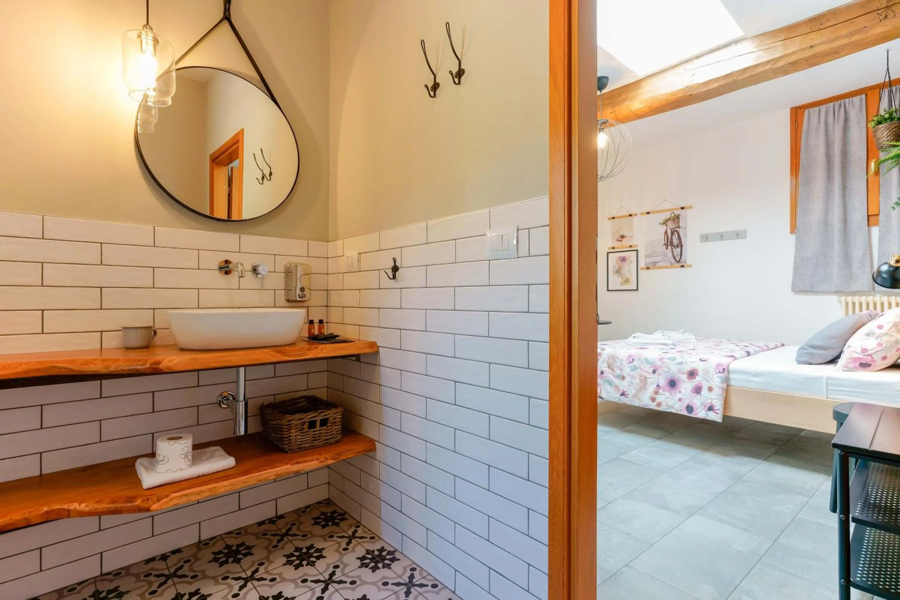 Bathroom, Bed in B&B Il Viaggio Bologna