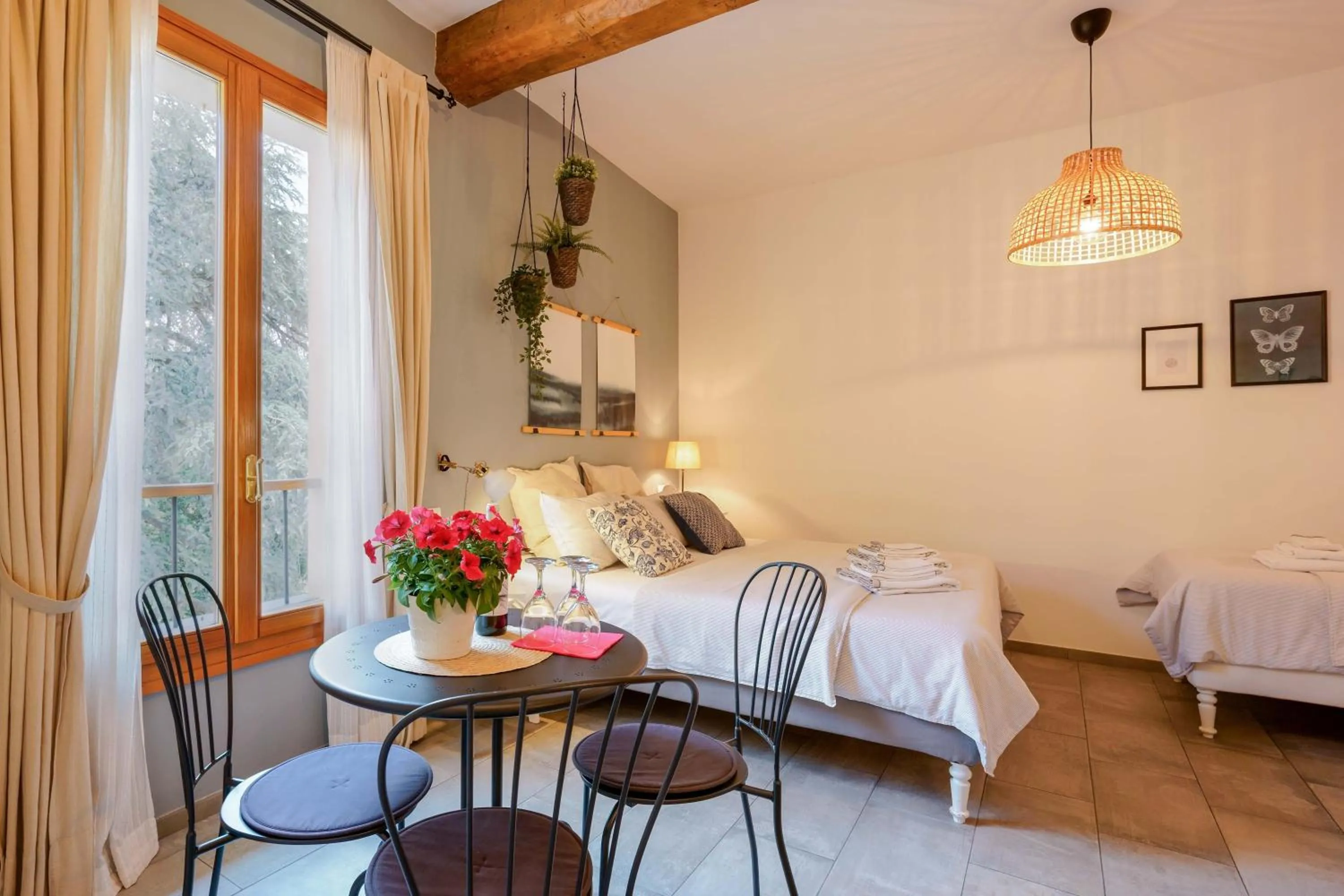 Photo of the whole room, Bed in B&B Il Viaggio Bologna