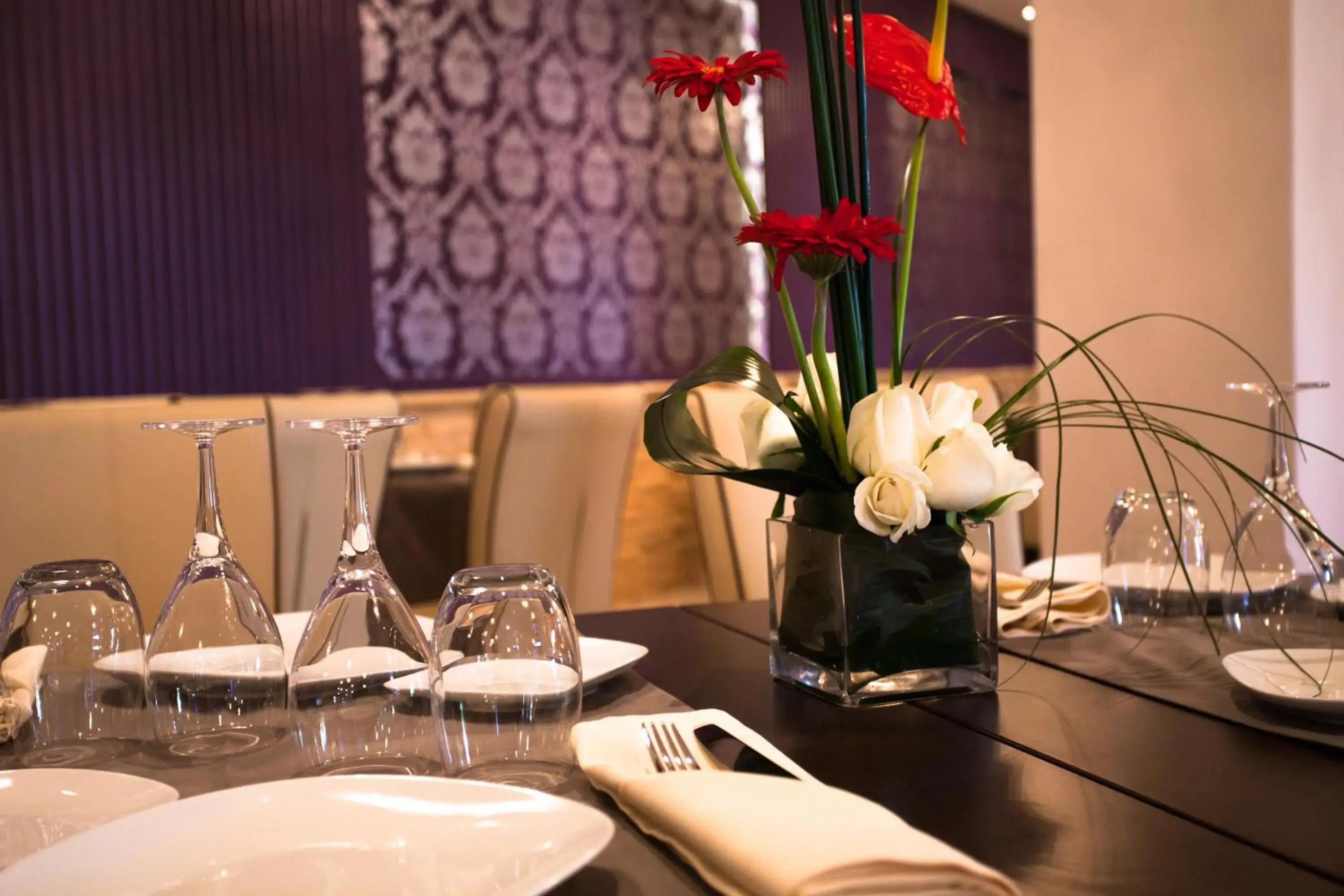 Restaurant/places to eat in Sky Casa Airport Restaurant/places to eat in Sky Casa Airport