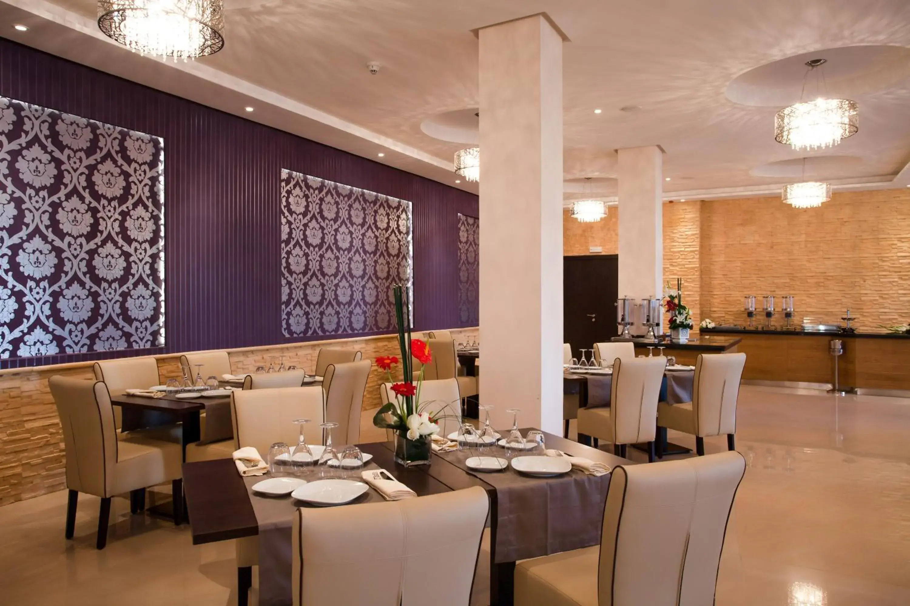 Restaurant/places to eat in Sky Casa Airport Restaurant/places to eat in Sky Casa Airport