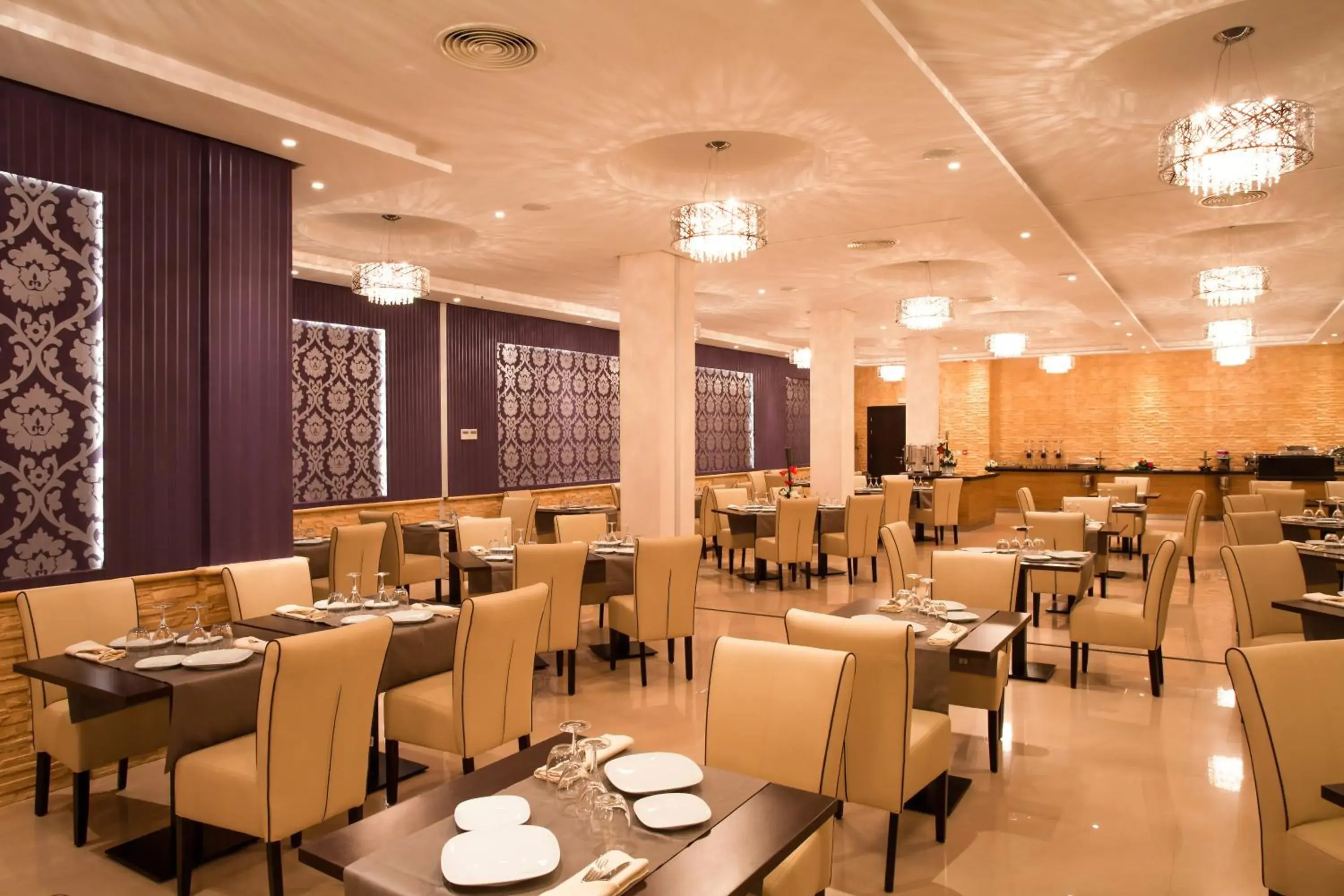 Restaurant/places to eat in Sky Casa Airport Restaurant/places to eat in Sky Casa Airport