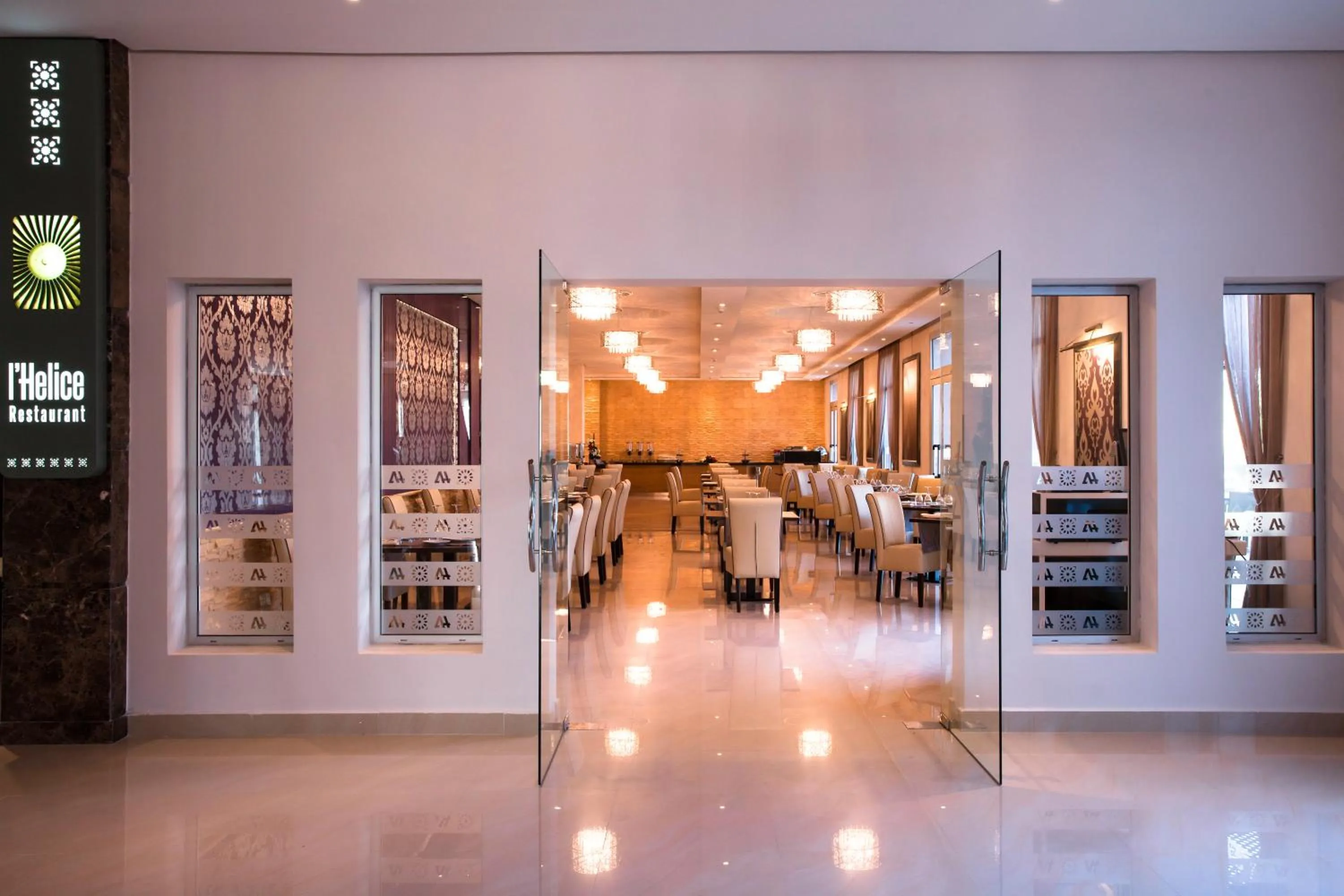 Restaurant/places to eat in Sky Casa Airport