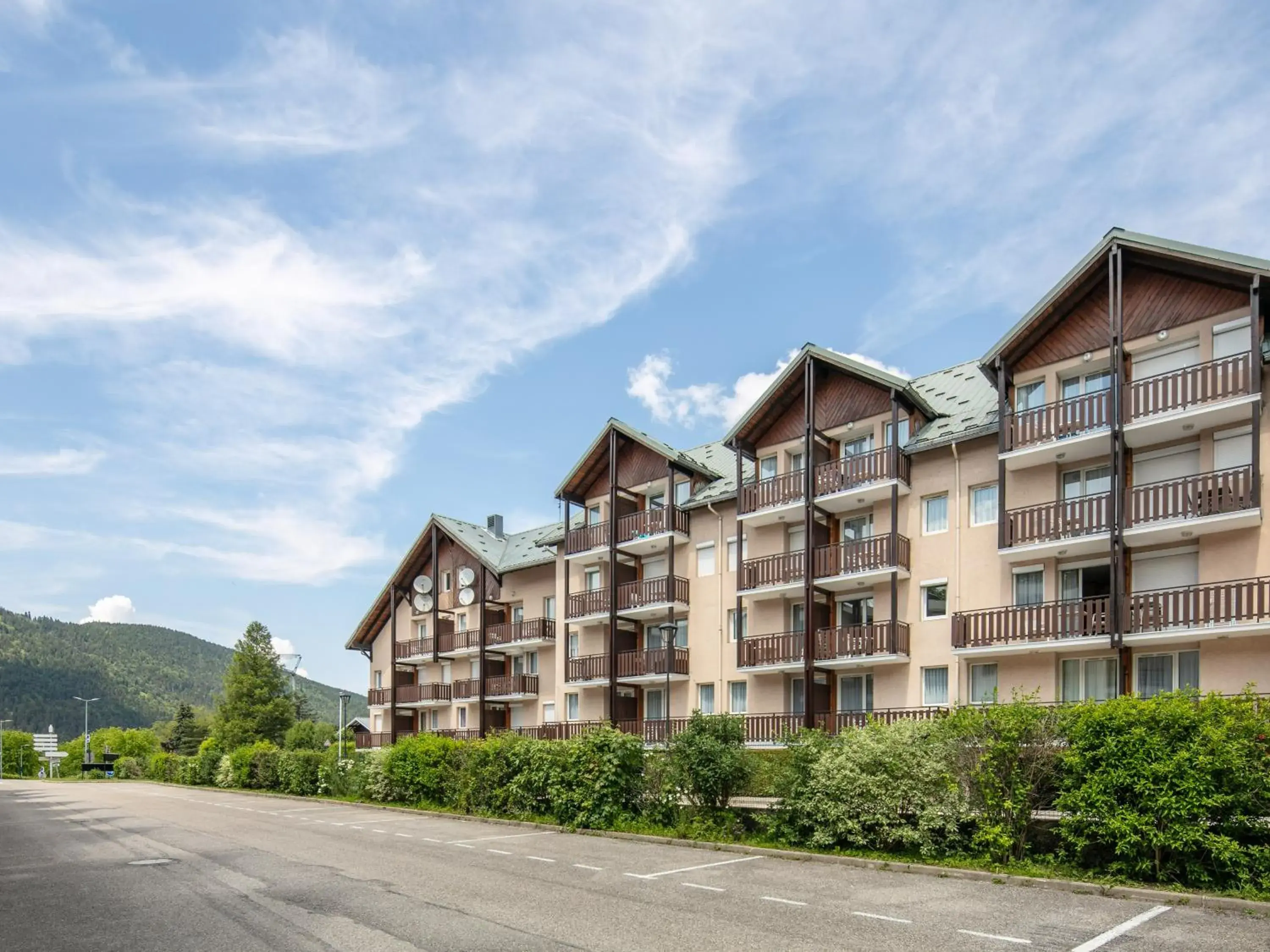 Property building in Vacancéole - Résidence La Croix Margot Property building in Vacancéole - Résidence La Croix Margot