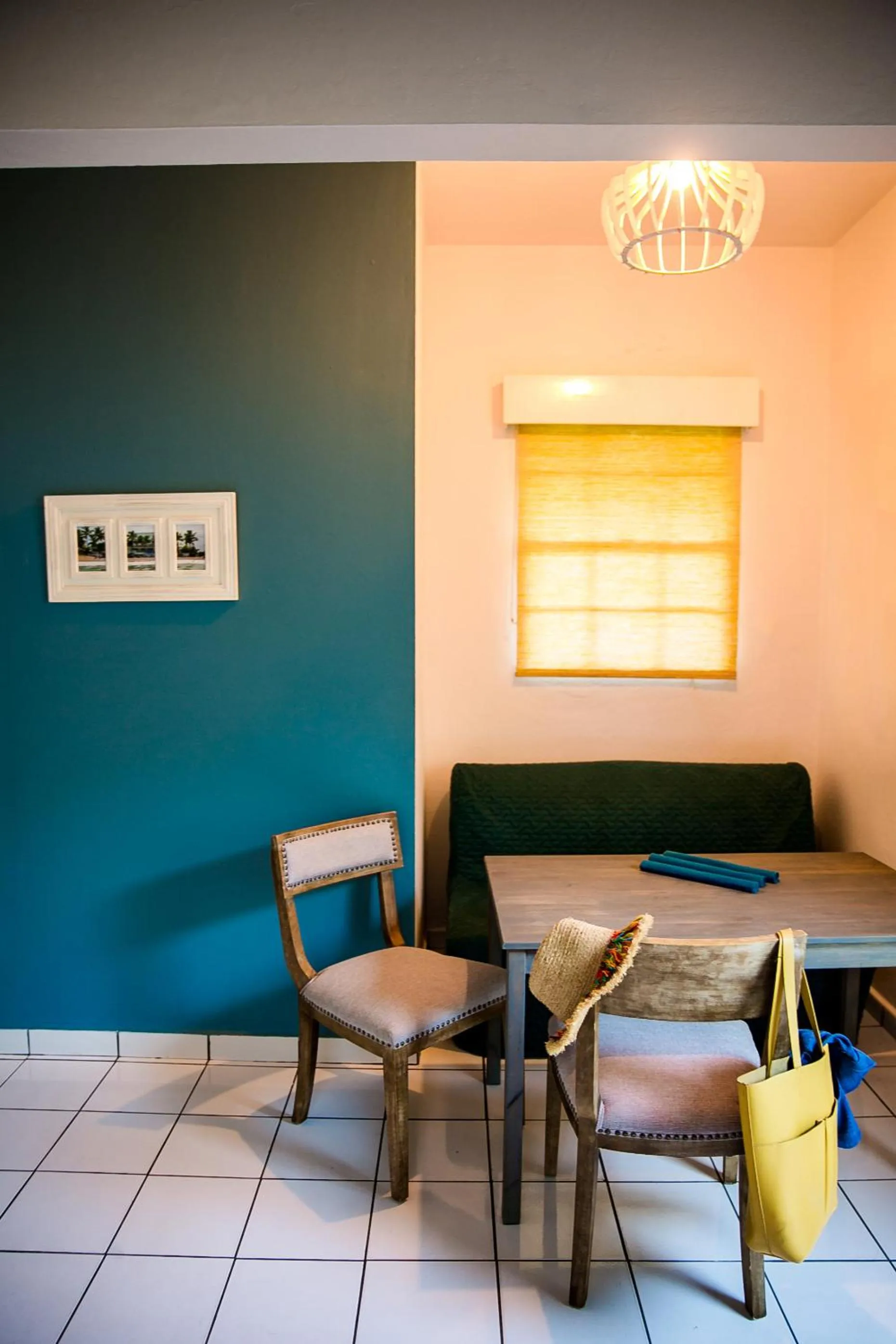 Dining area in Numero Uno Beach Apartments