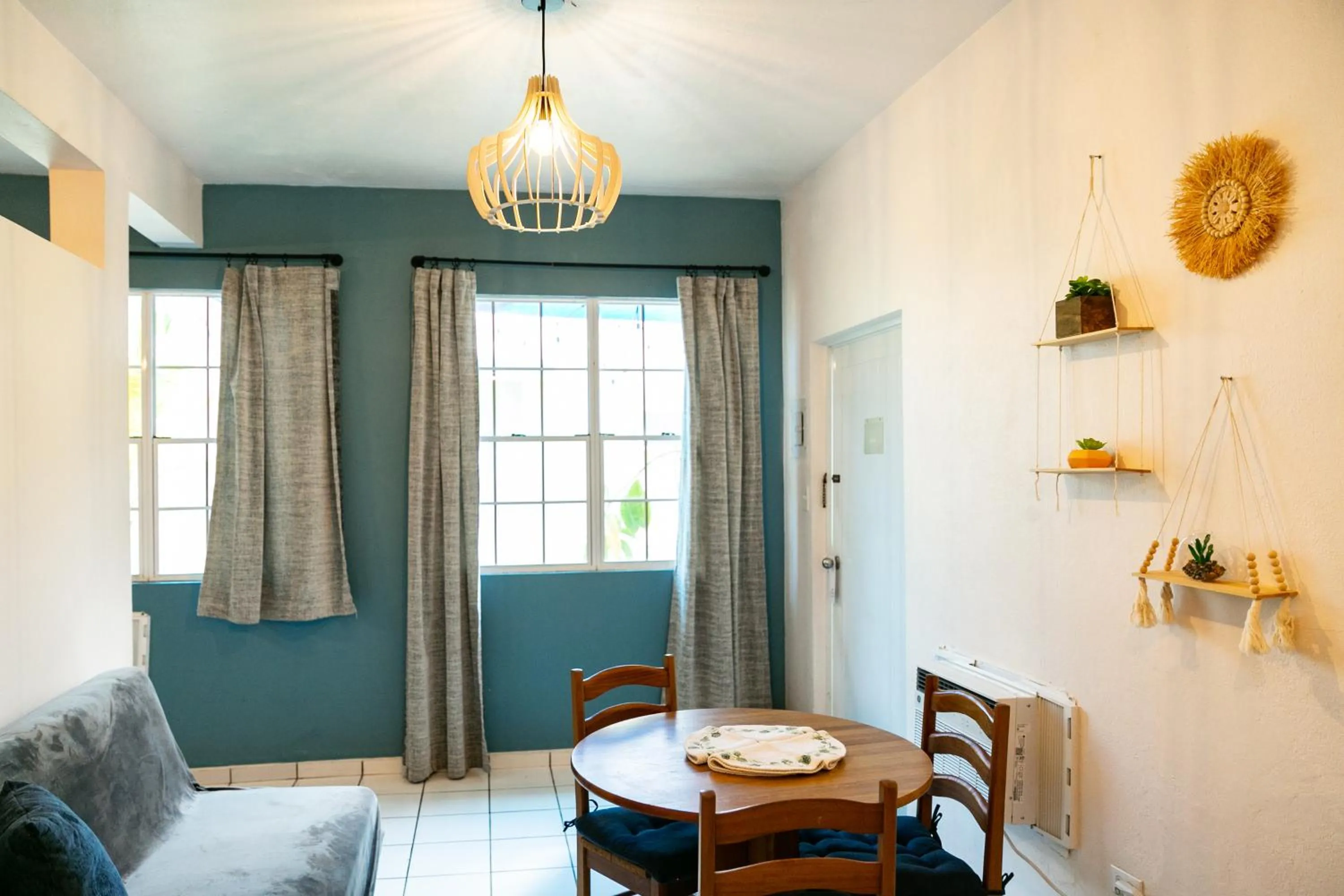 Numero Uno Beach Apartments