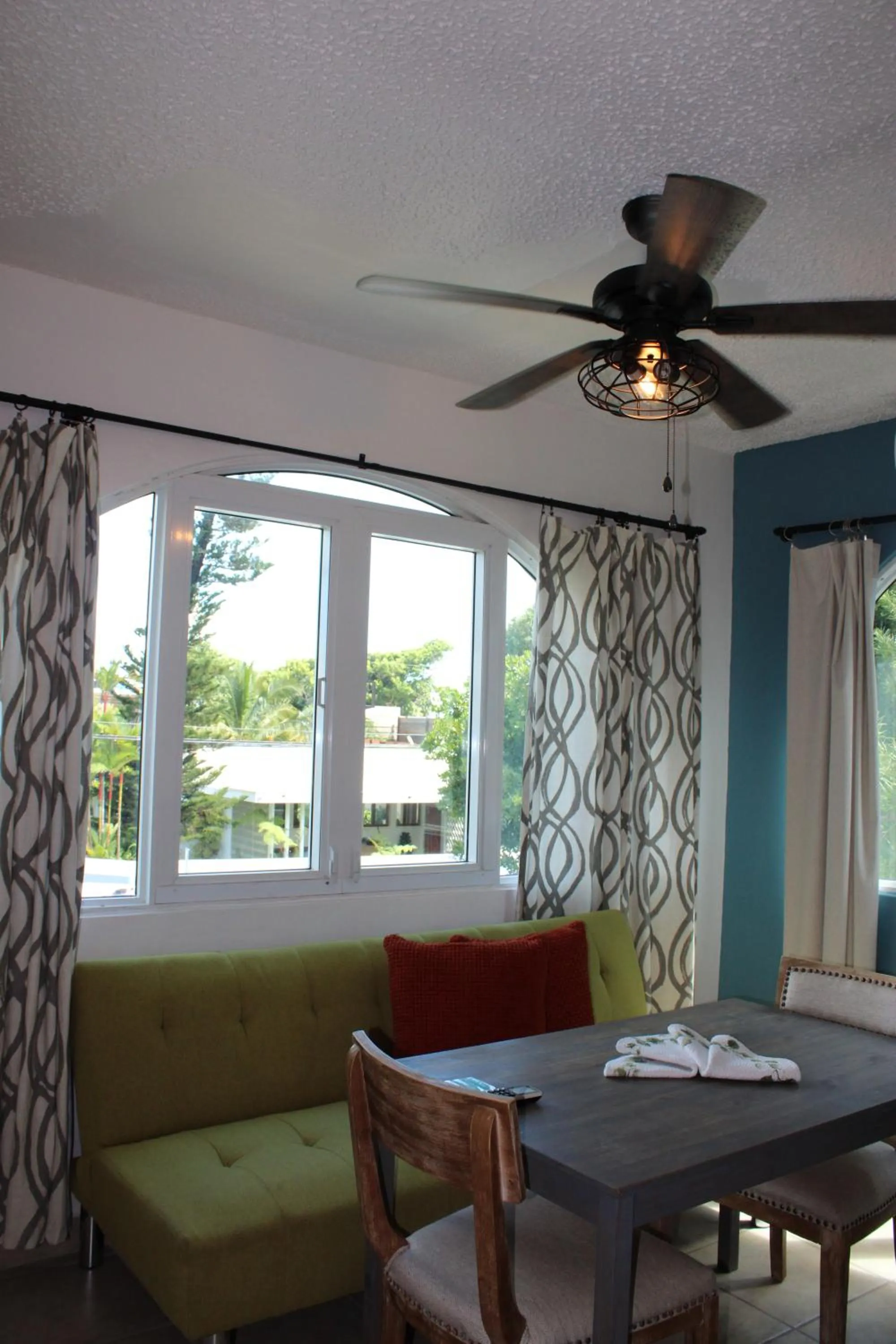 Living room in Numero Uno Beach Apartments