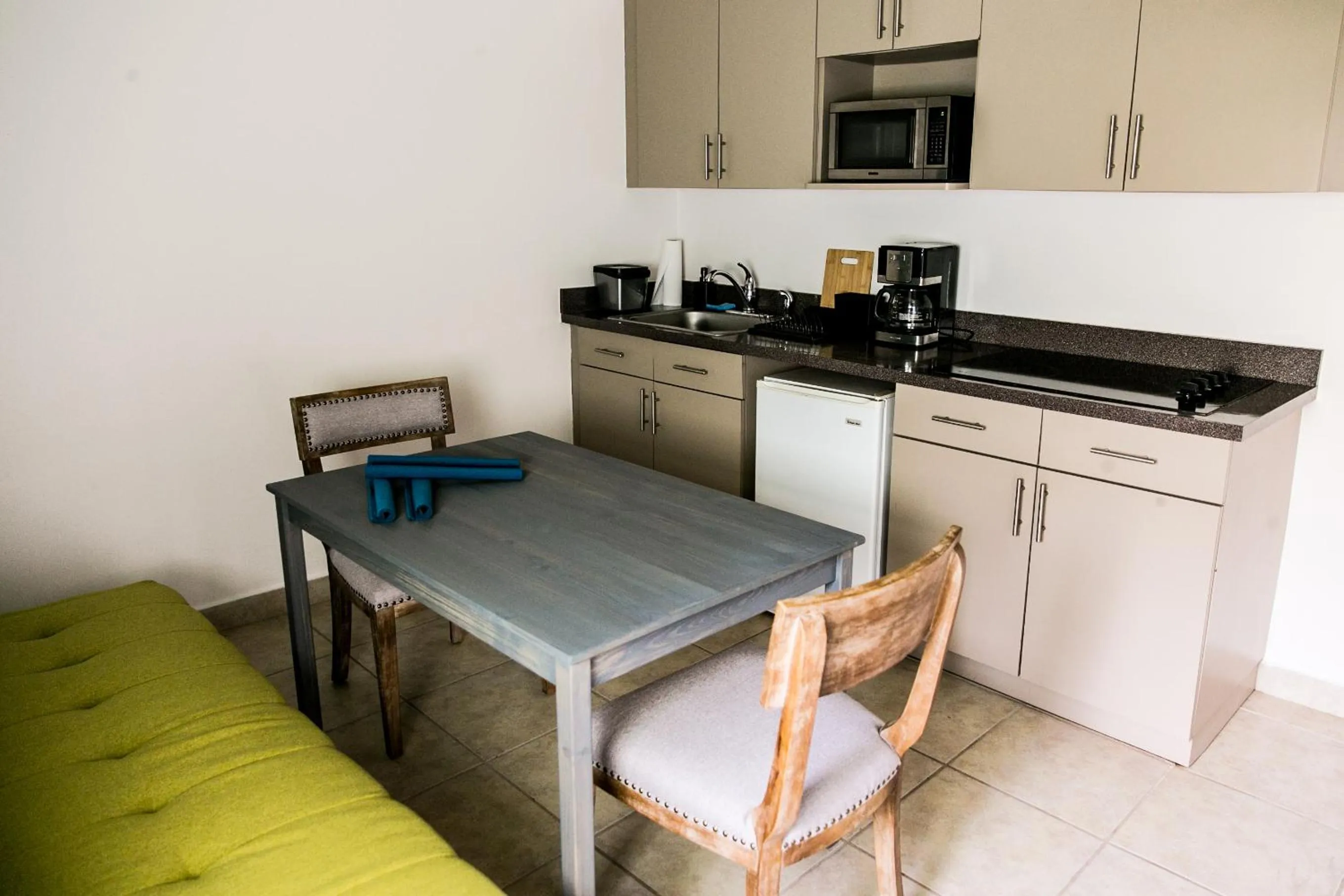 Dining area in Numero Uno Beach Apartments