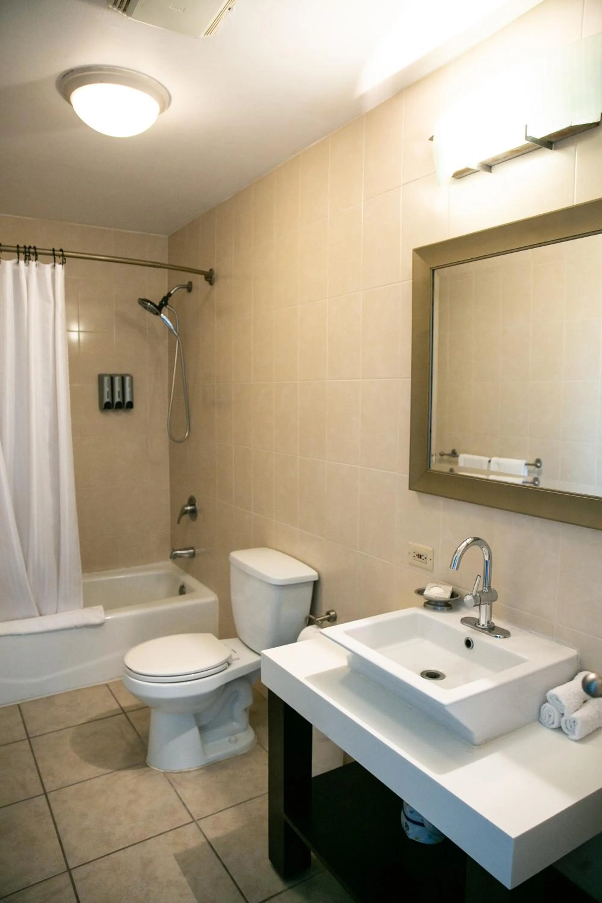 Bathroom in Numero Uno Beach Apartments