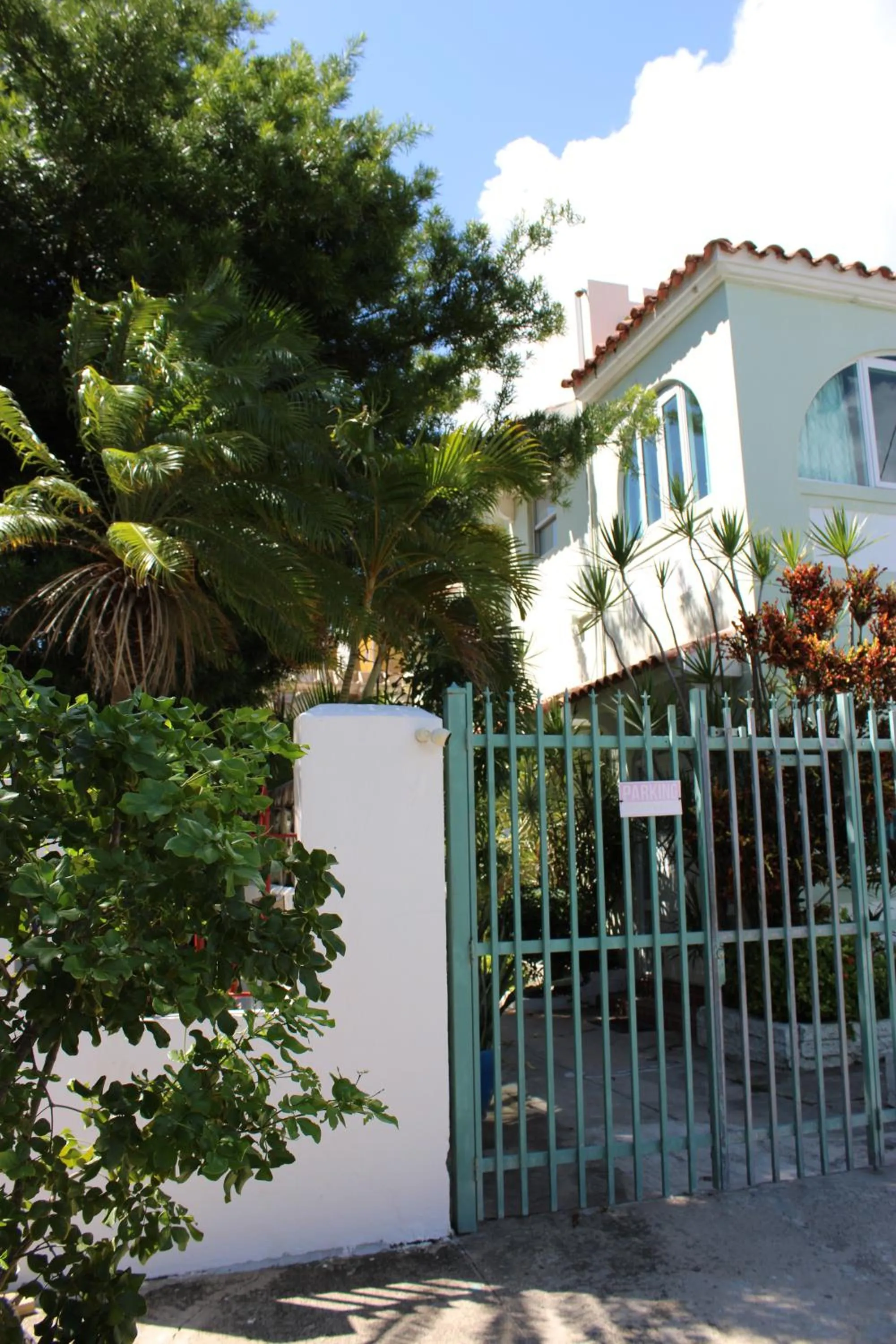 Property building in Numero Uno Beach Apartments
