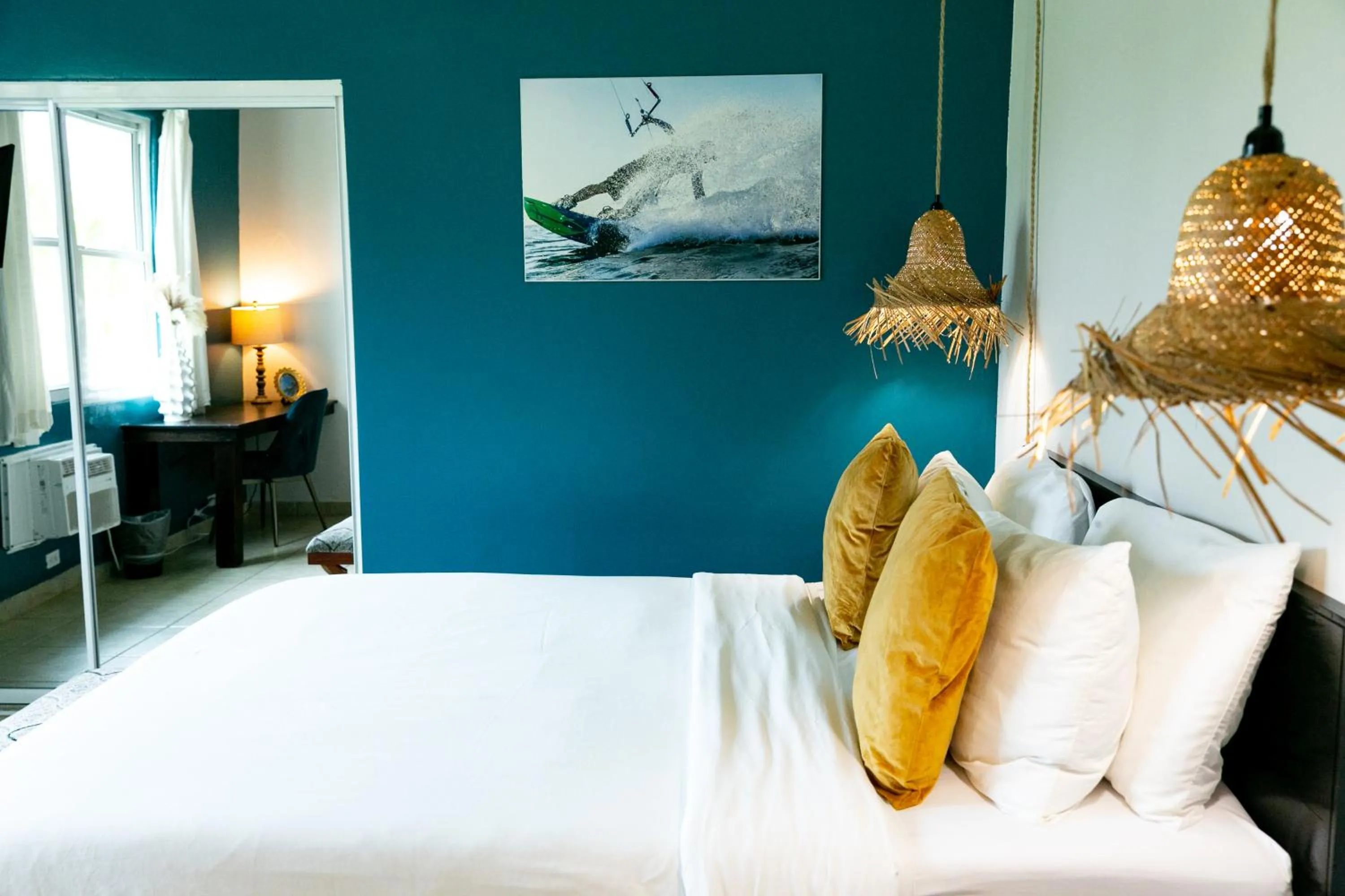 Bed in Numero Uno Beach Apartments