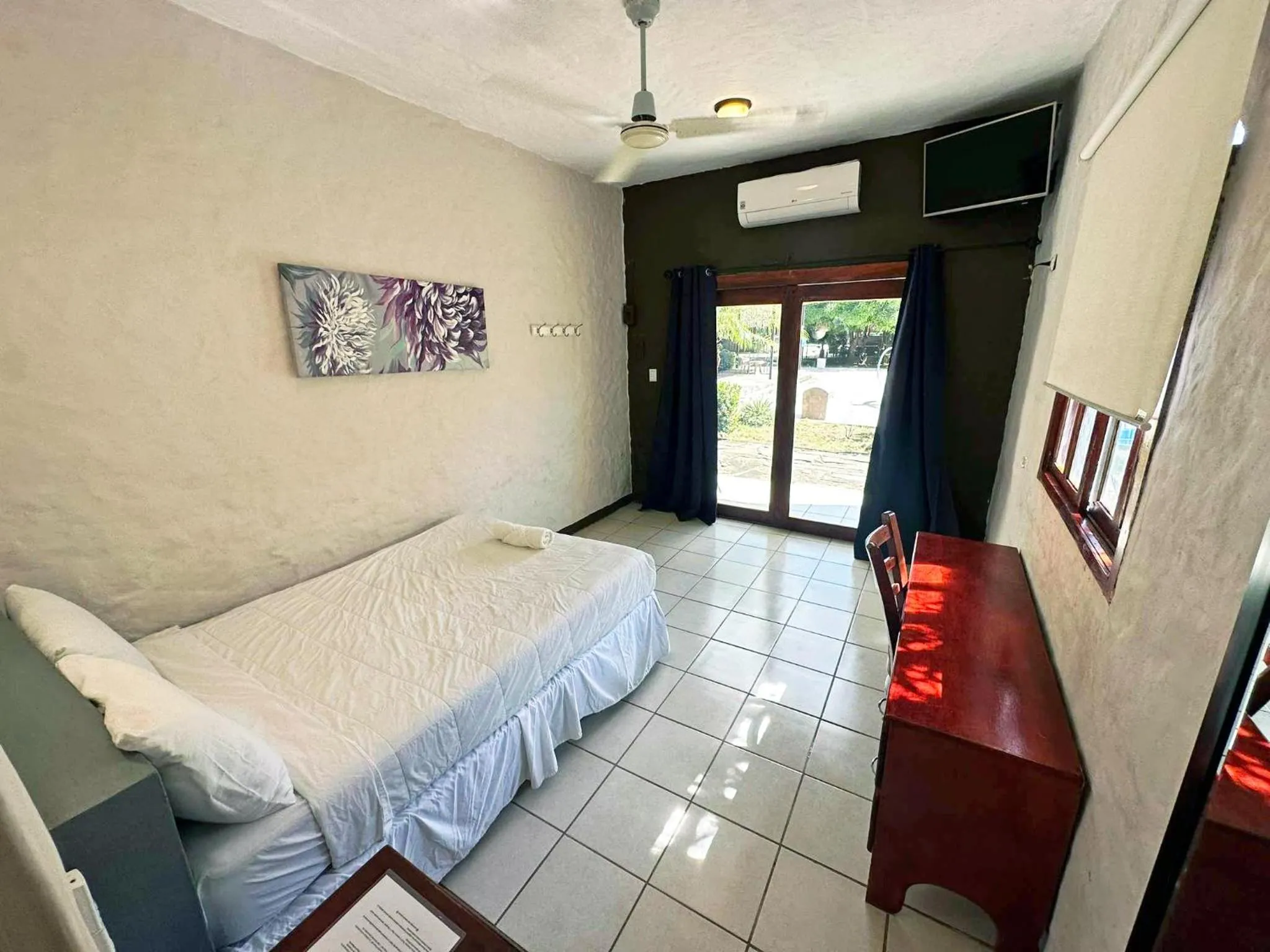 Photo of the whole room in Surf Ranch Hotel & Resort