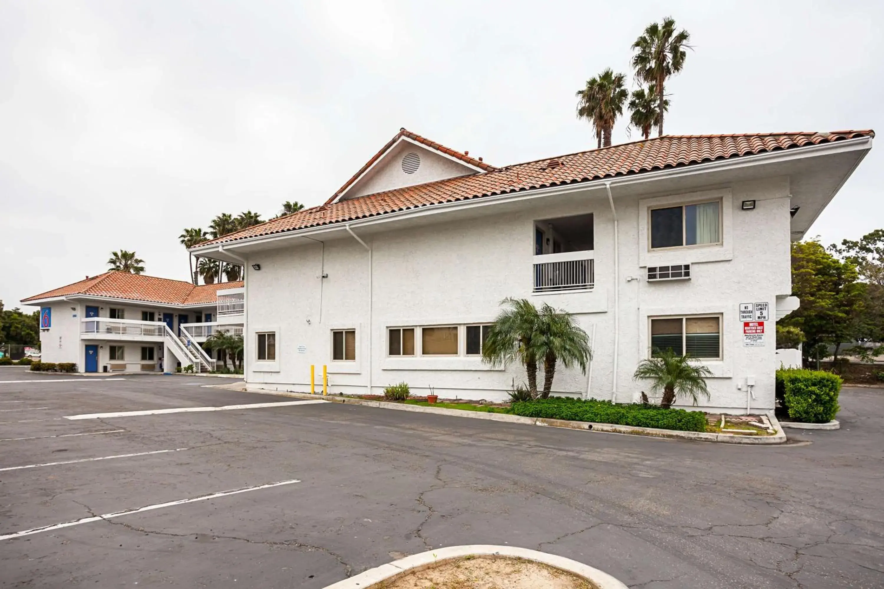 Property building in Motel 6-Ventura, CA - Downtown Property building in Motel 6-Ventura, CA - Downtown