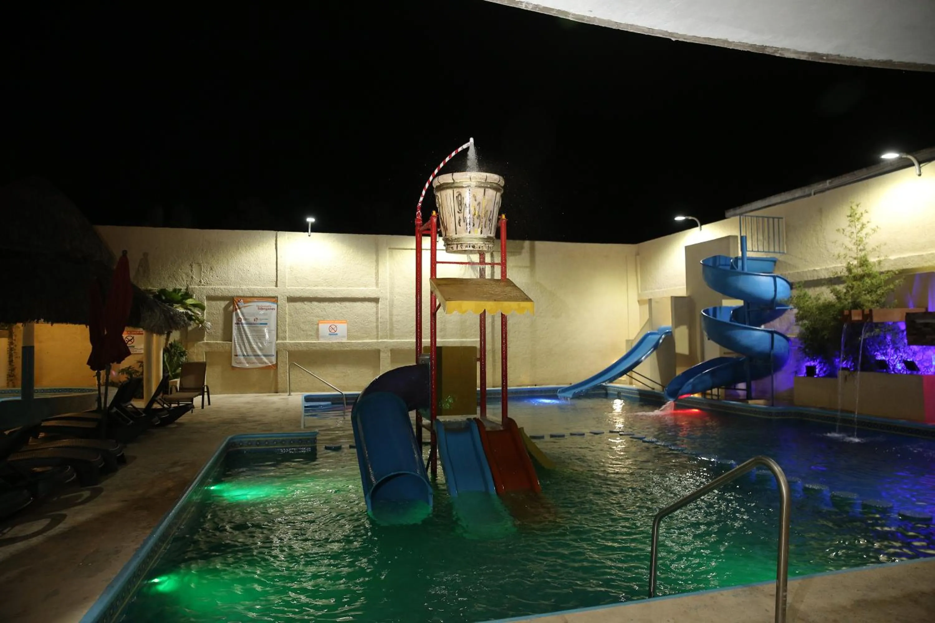 Property building in Hotel Miramar Inn