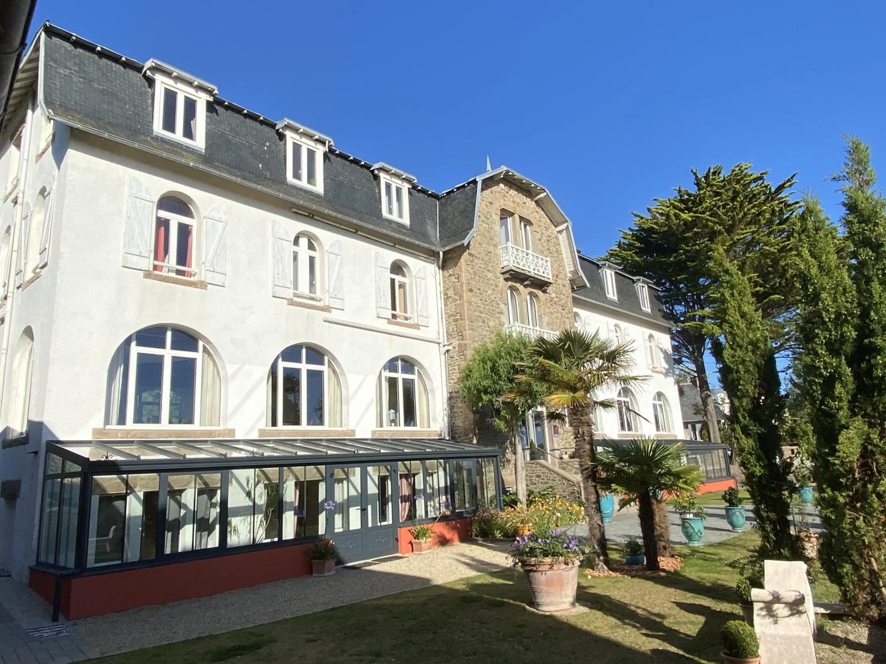 Property building in Park Hotel Bellevue