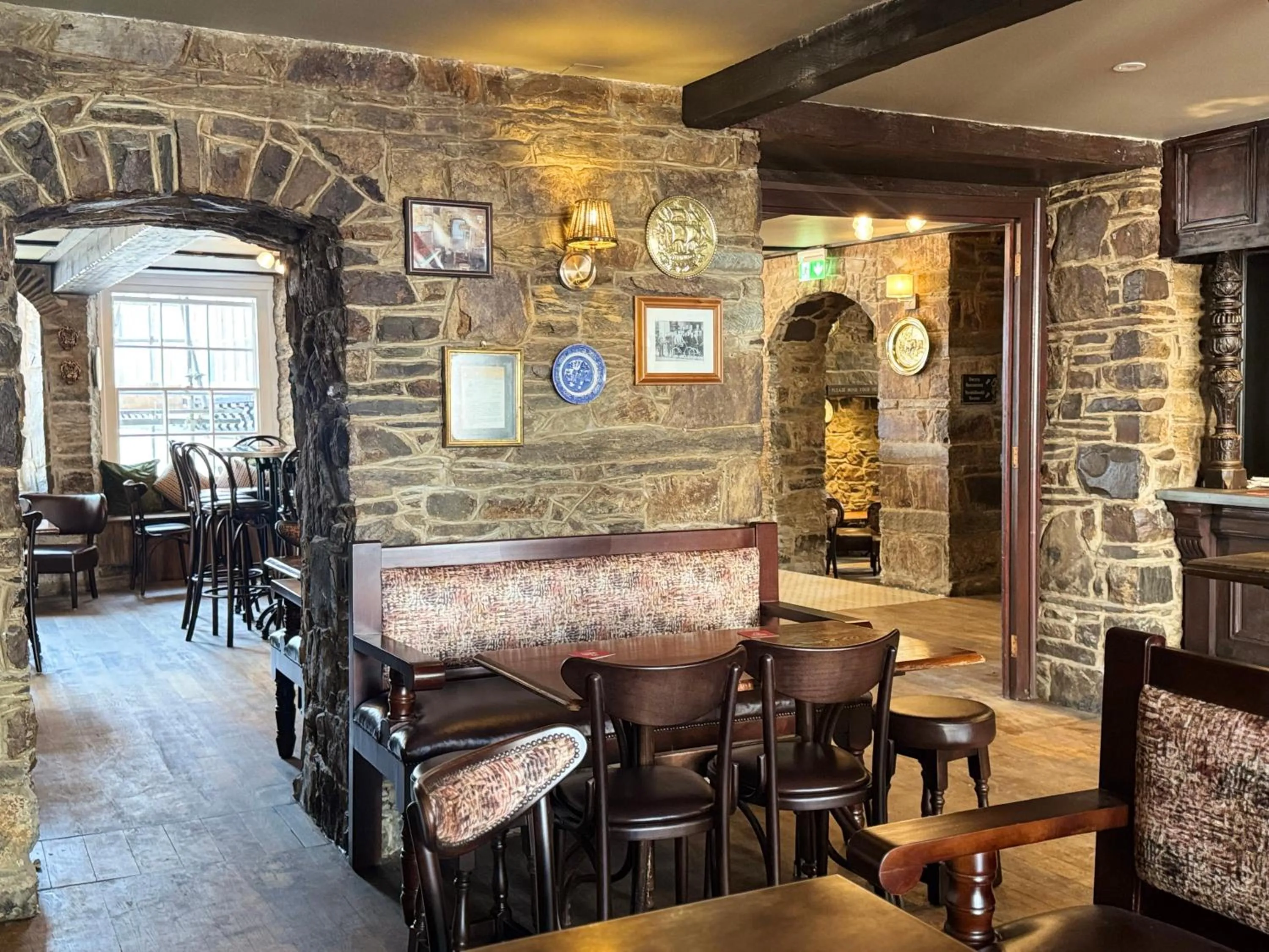 Restaurant/places to eat in The Black Lion Hotel