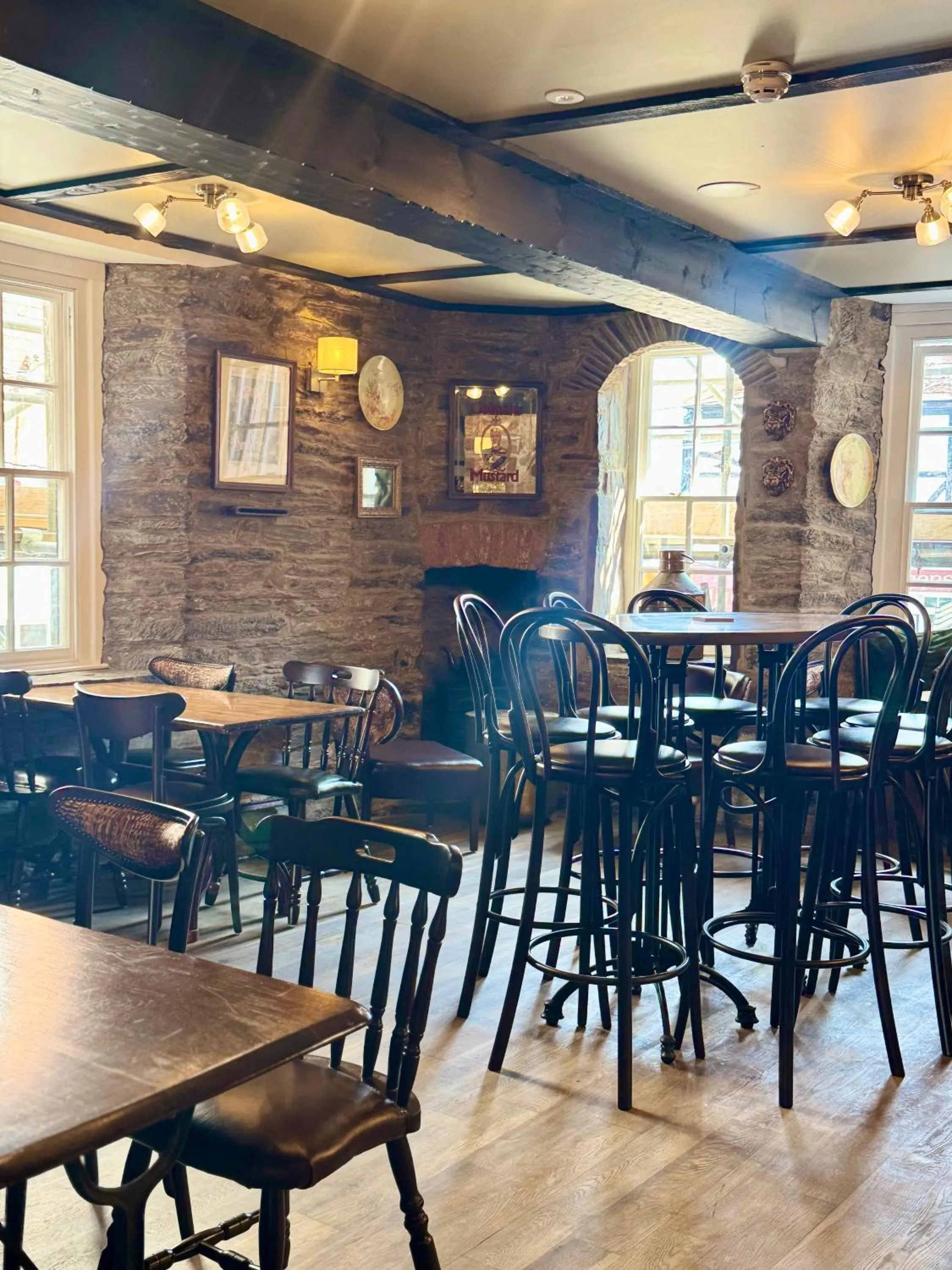 Restaurant/places to eat in The Black Lion Hotel