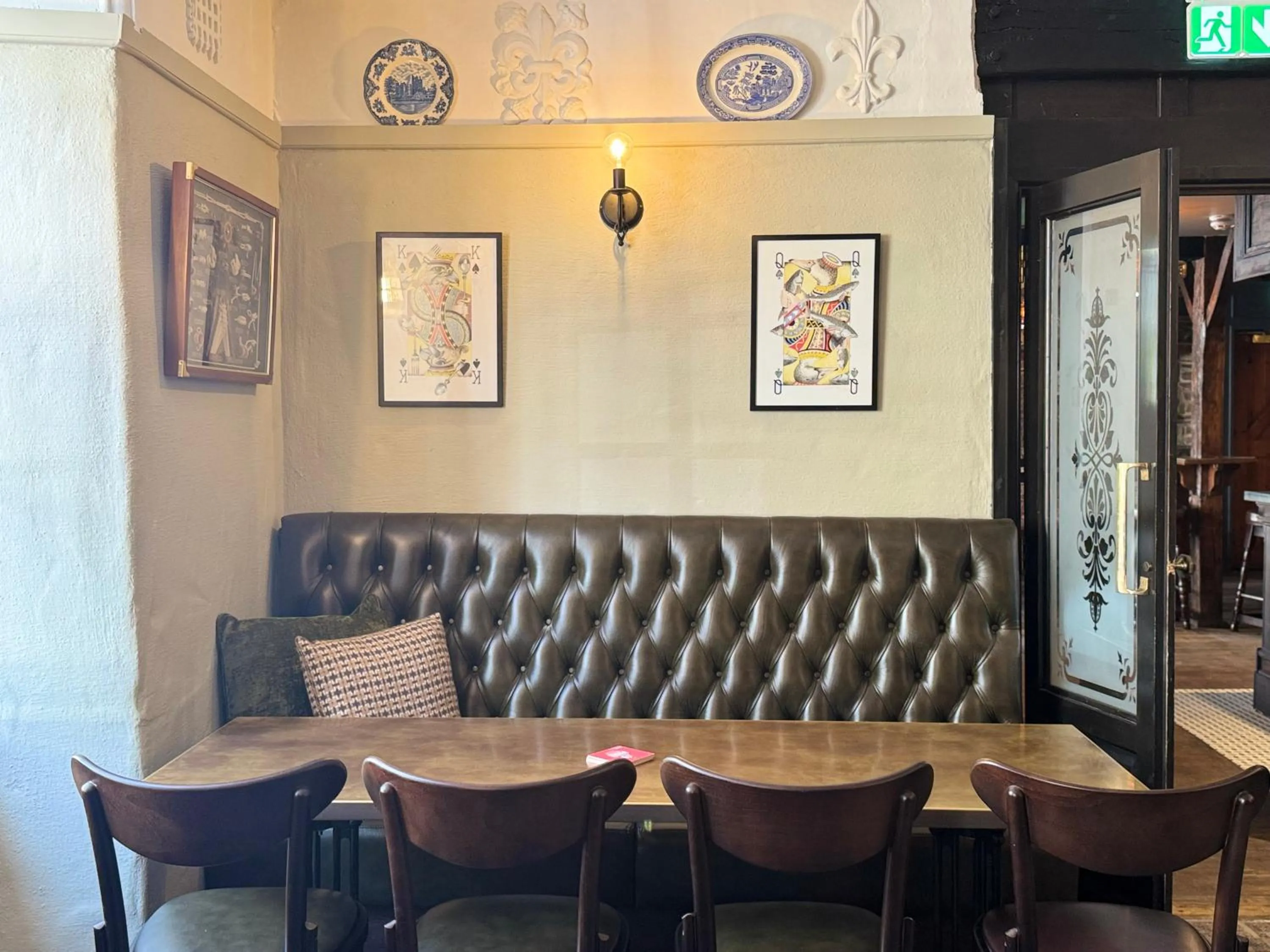 Restaurant/places to eat in The Black Lion Hotel