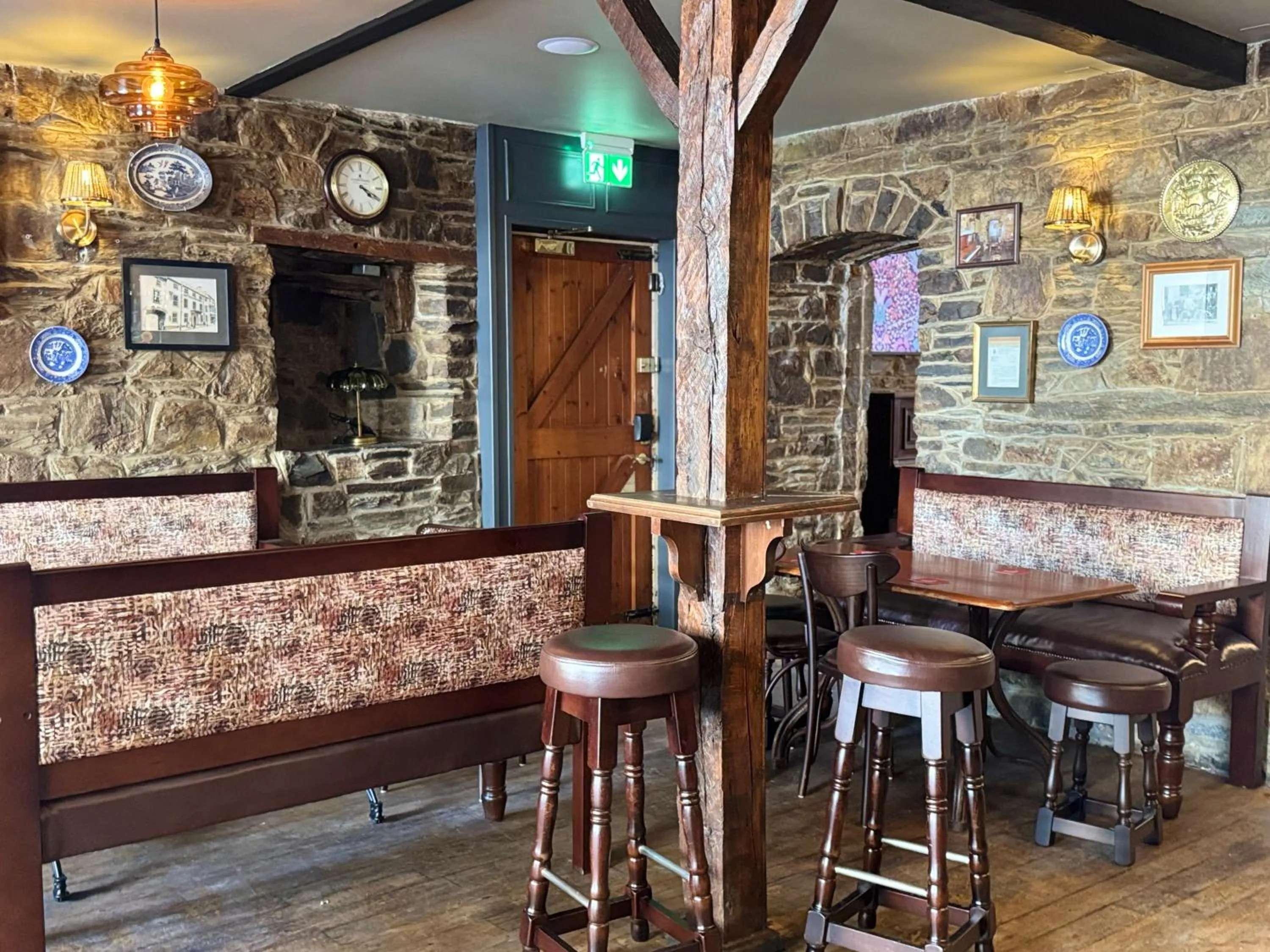 Restaurant/places to eat in The Black Lion Hotel