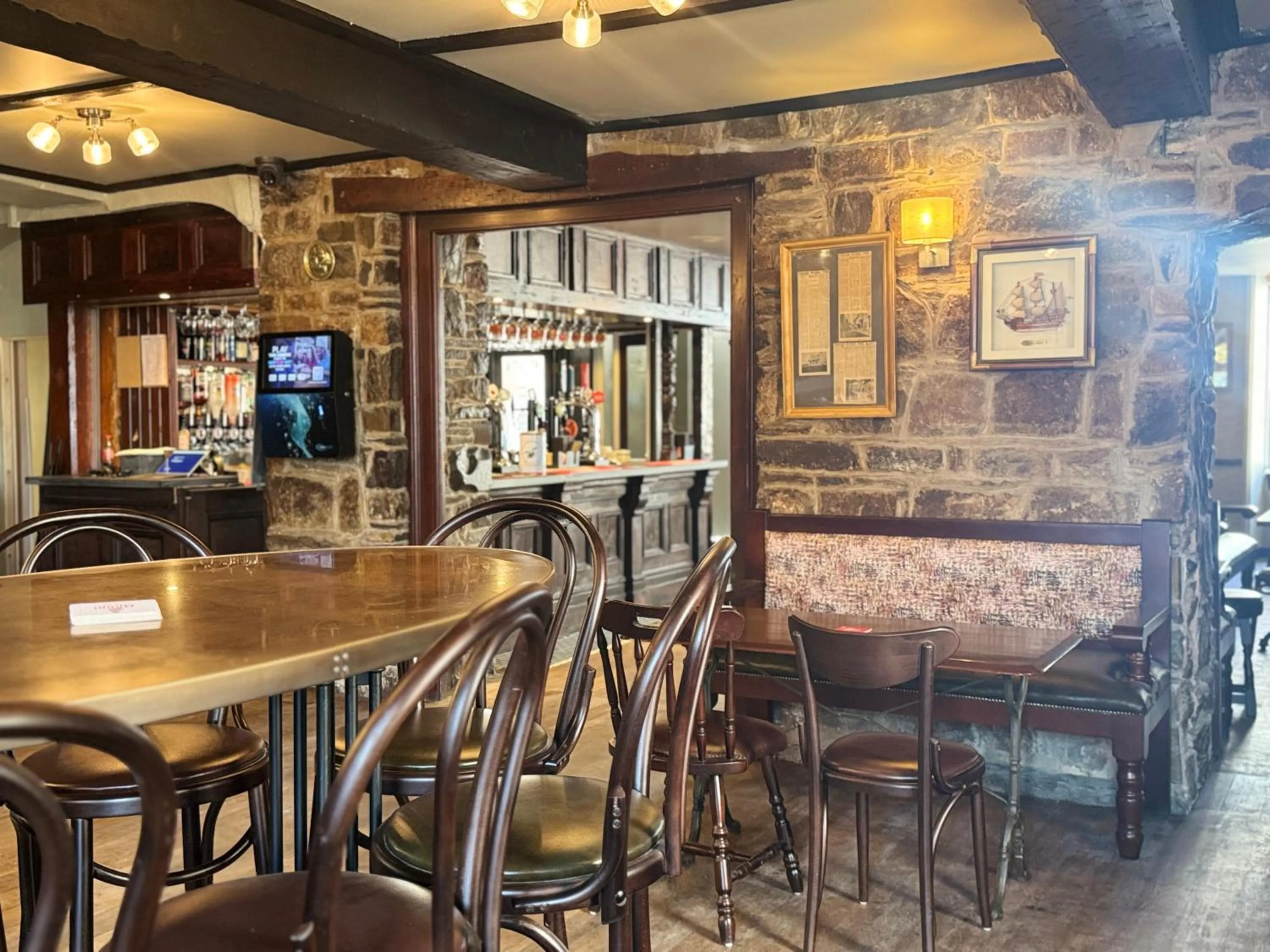 Restaurant/places to eat in The Black Lion Hotel