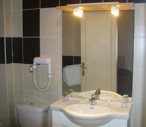 Bathroom in Hôtel de l'Aveyron