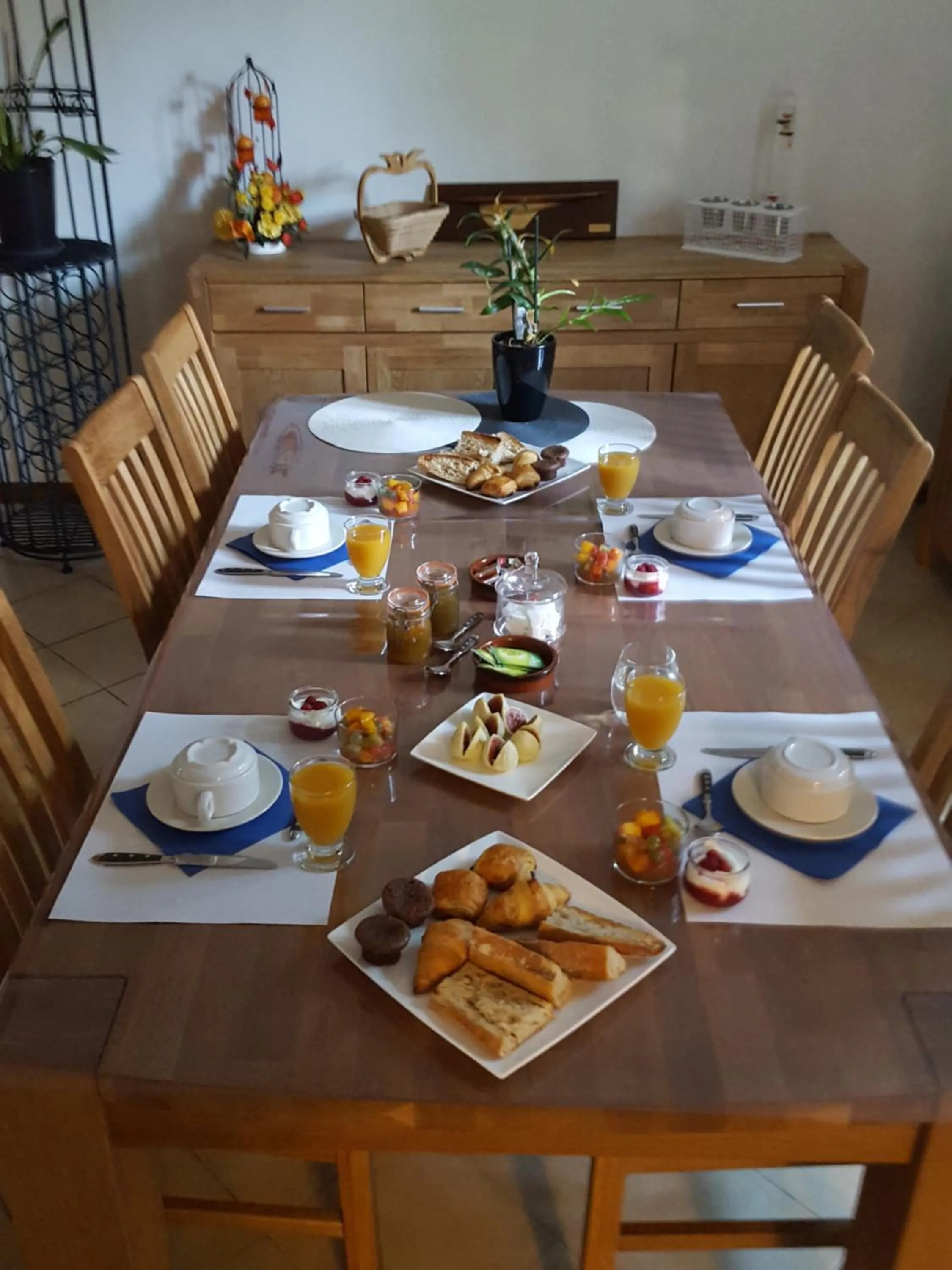 Continental breakfast in Chez Alexandra