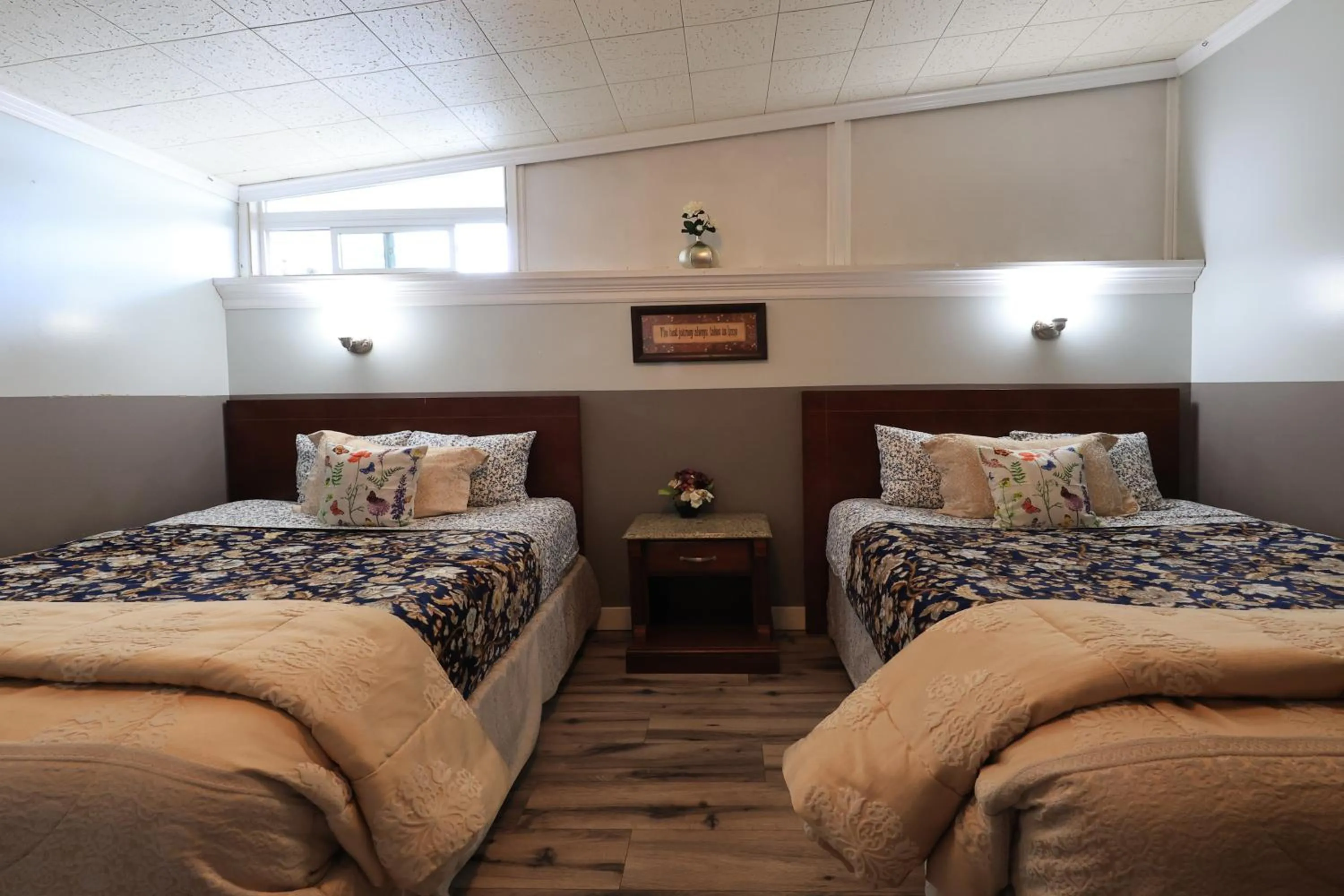 Bedroom, Bed in Beachwood Condos & Resort