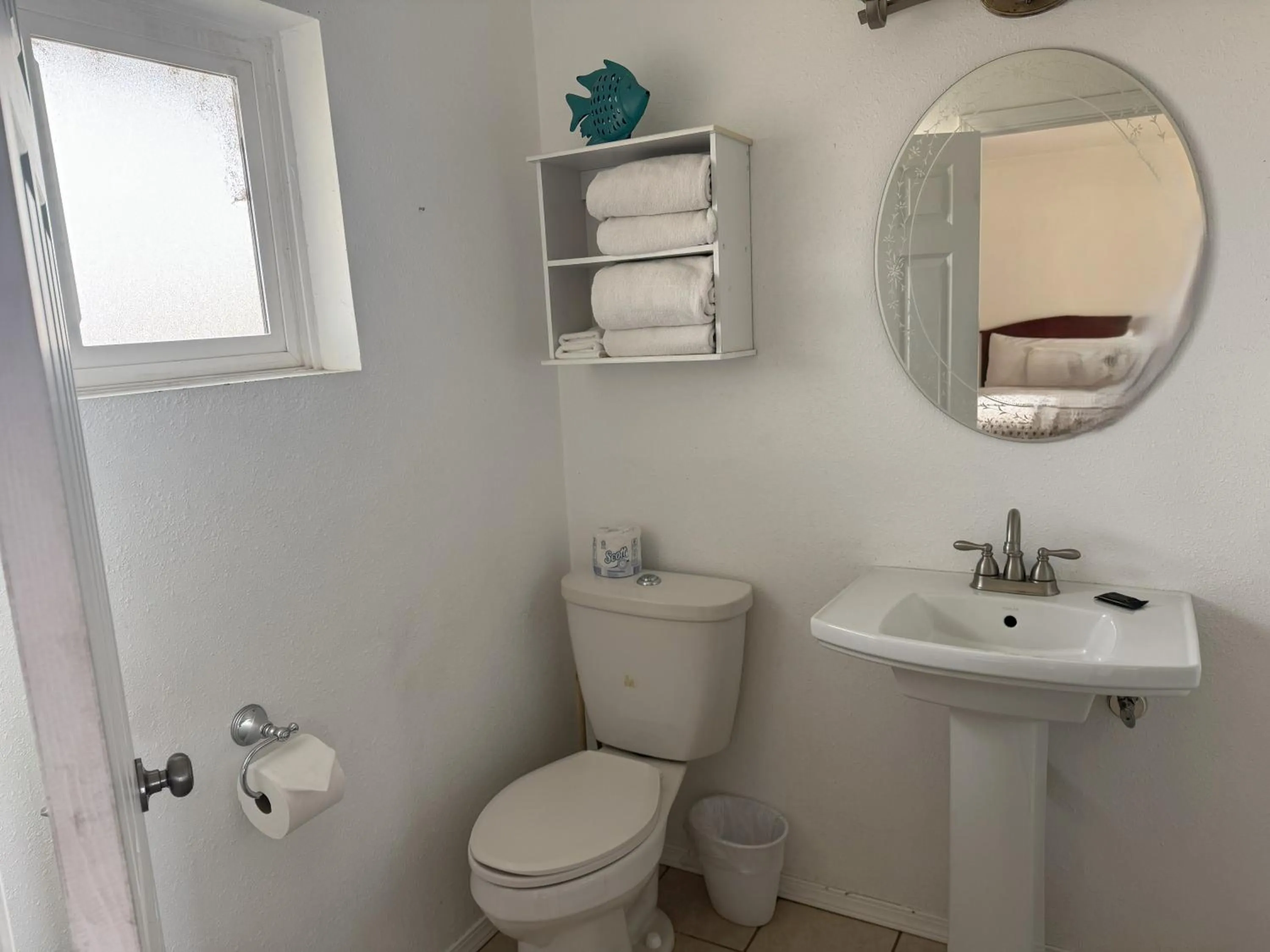 Toilet in Lakeshore Lodge