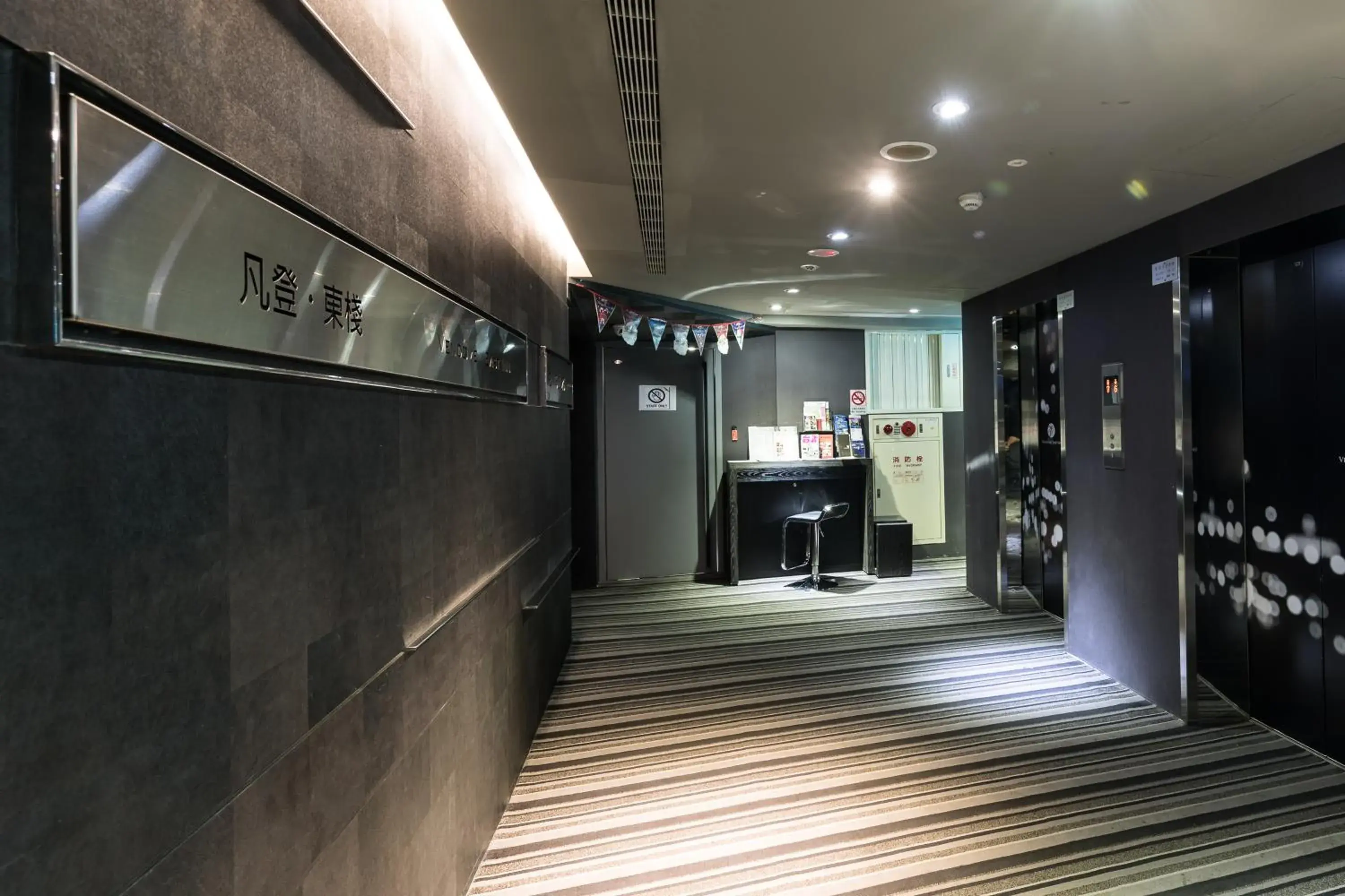 Facade/entrance in Vendome East Inn Facade/entrance in Vendome East Inn