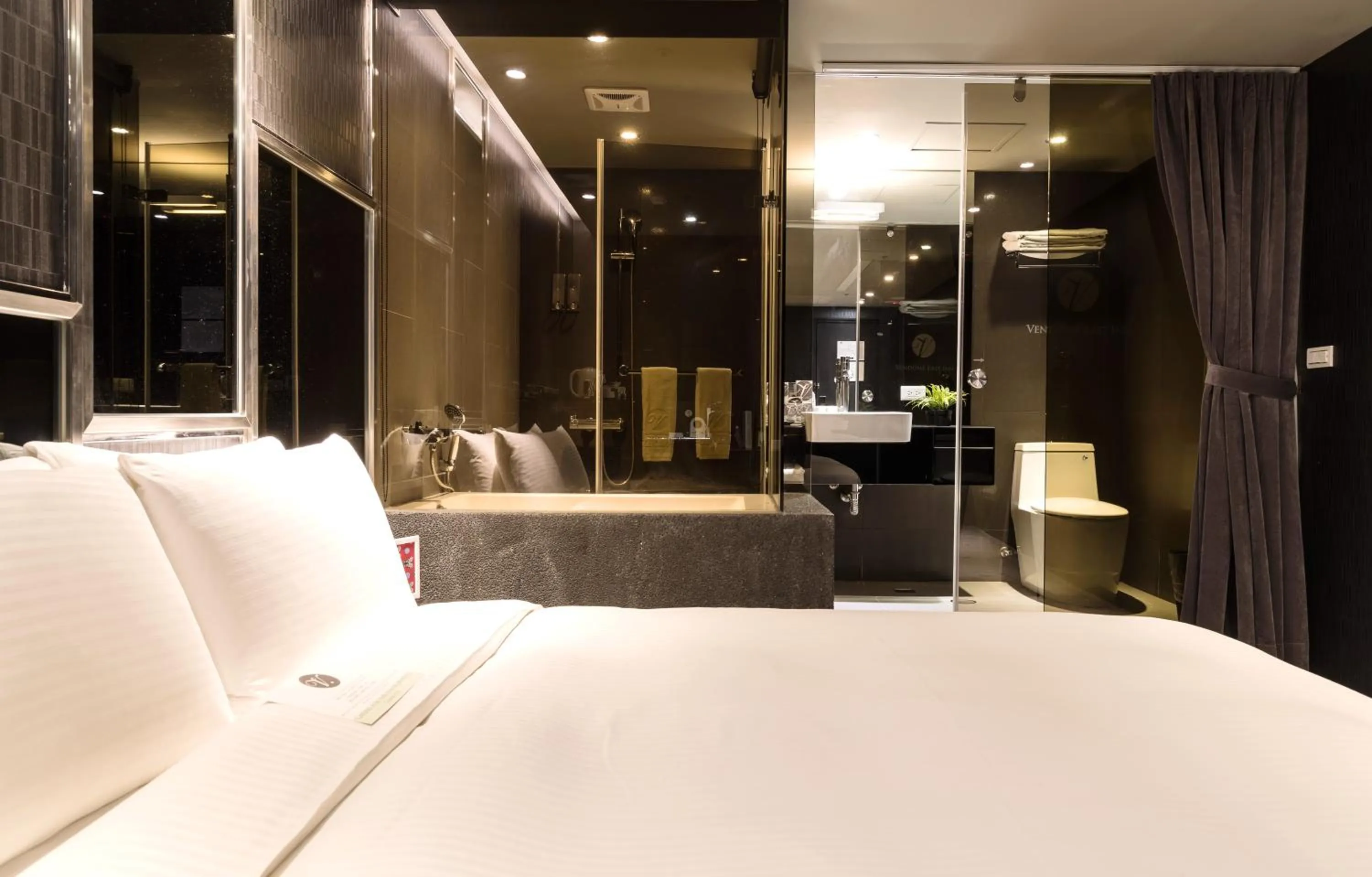 Bed in Vendome East Inn