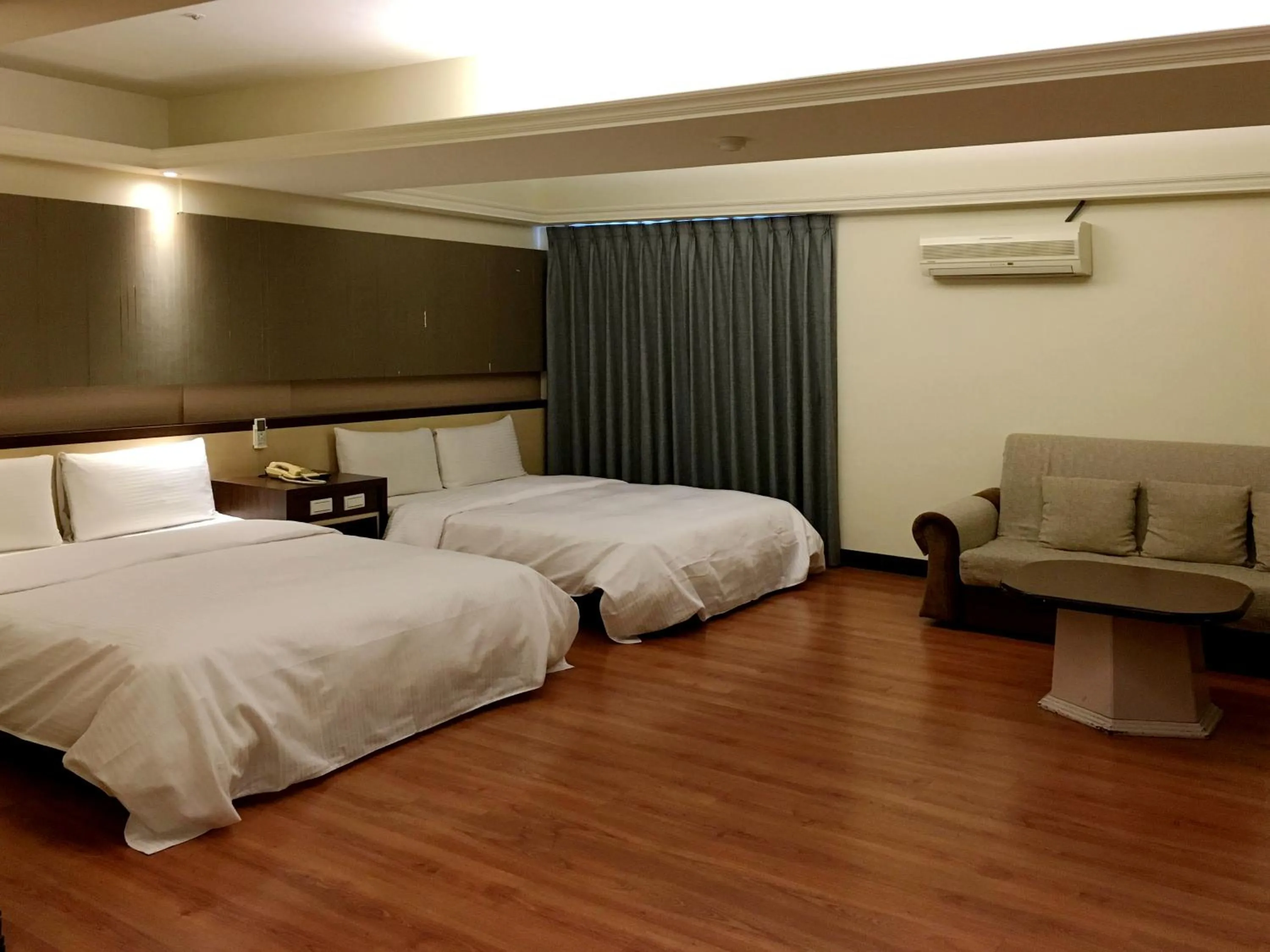 Bed in Zaw Jung Business Hotel