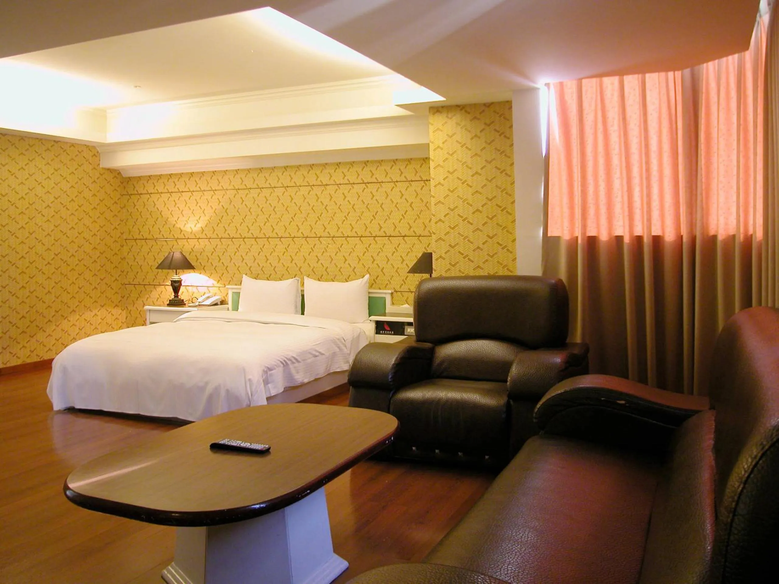 Bed in Zaw Jung Business Hotel