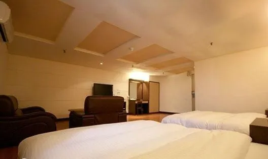 Bed in Zaw Jung Business Hotel
